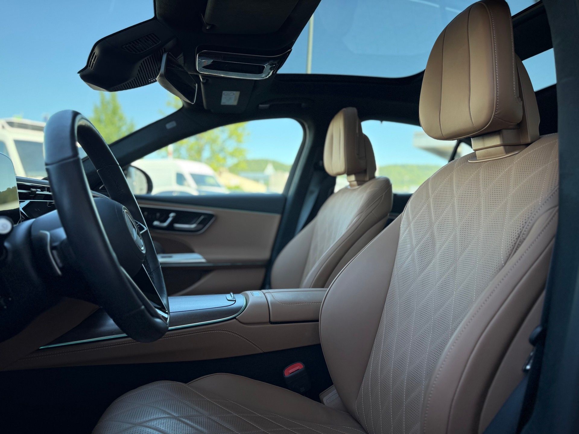 MERCEDES-BENZ E 400 e EXCLUSIVE 4Matic 9G-Tronic-showroom-element-3