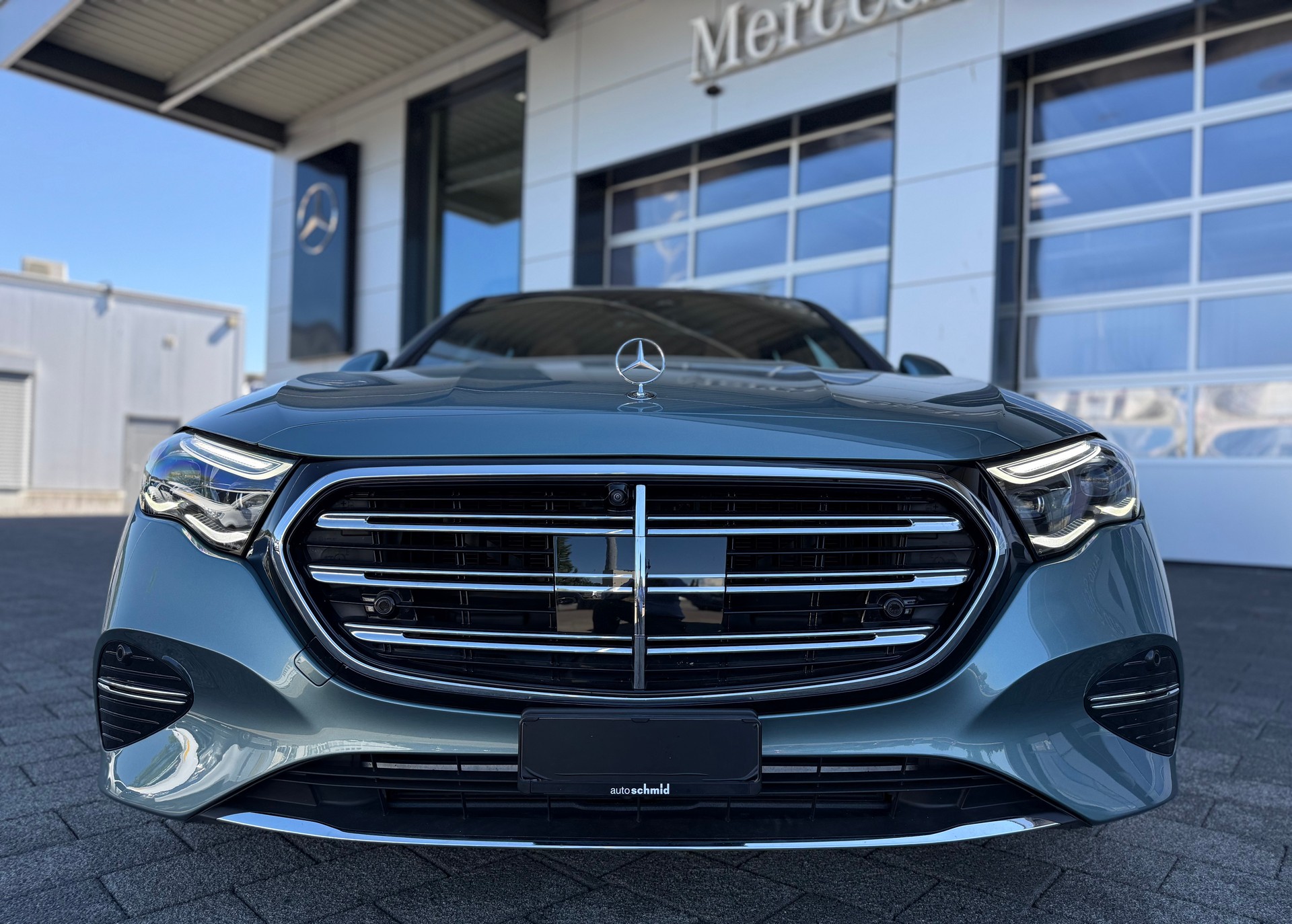 MERCEDES-BENZ E 400 e EXCLUSIVE 4Matic 9G-Tronic-showroom-element-2