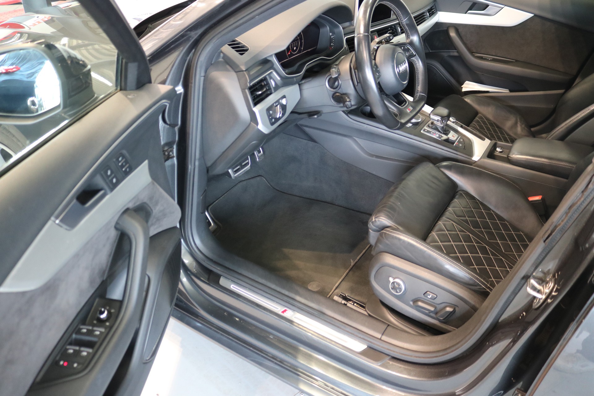 AUDI S4 Avant 3.0 TFSI quattro tiptronic-image-45