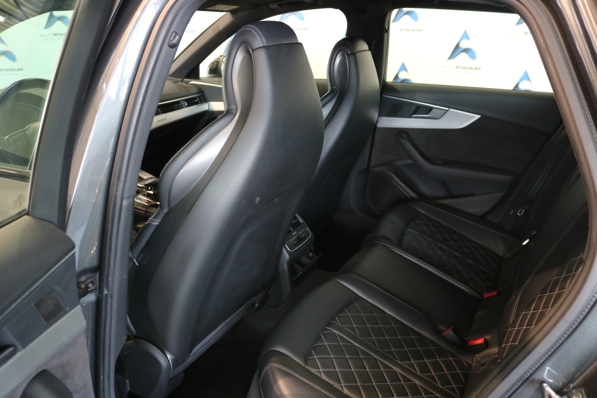 AUDI S4 Avant 3.0 TFSI quattro tiptronic-image-42