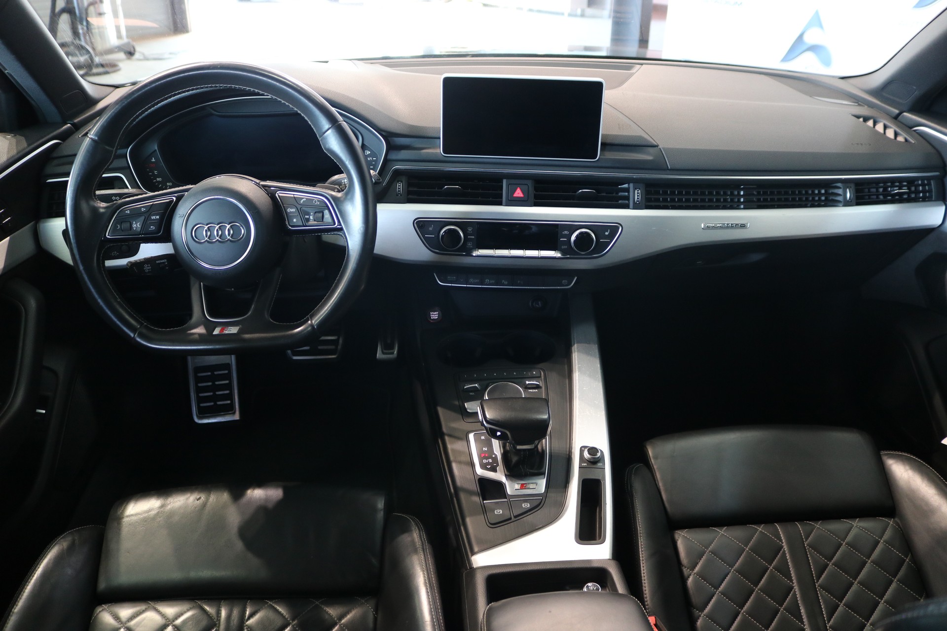AUDI S4 Avant 3.0 TFSI quattro tiptronic-image-44