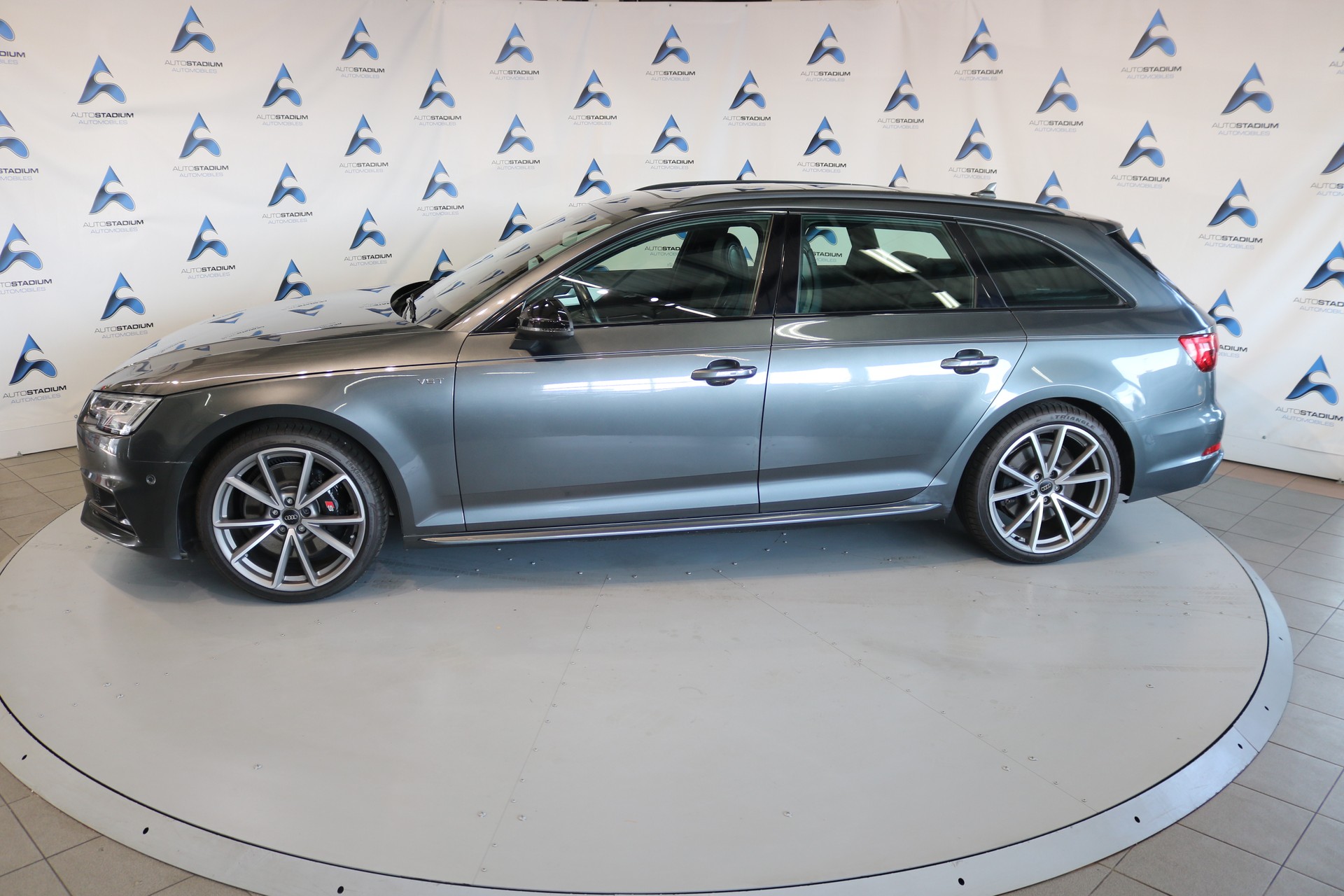 AUDI S4 Avant 3.0 TFSI quattro tiptronic-image-17