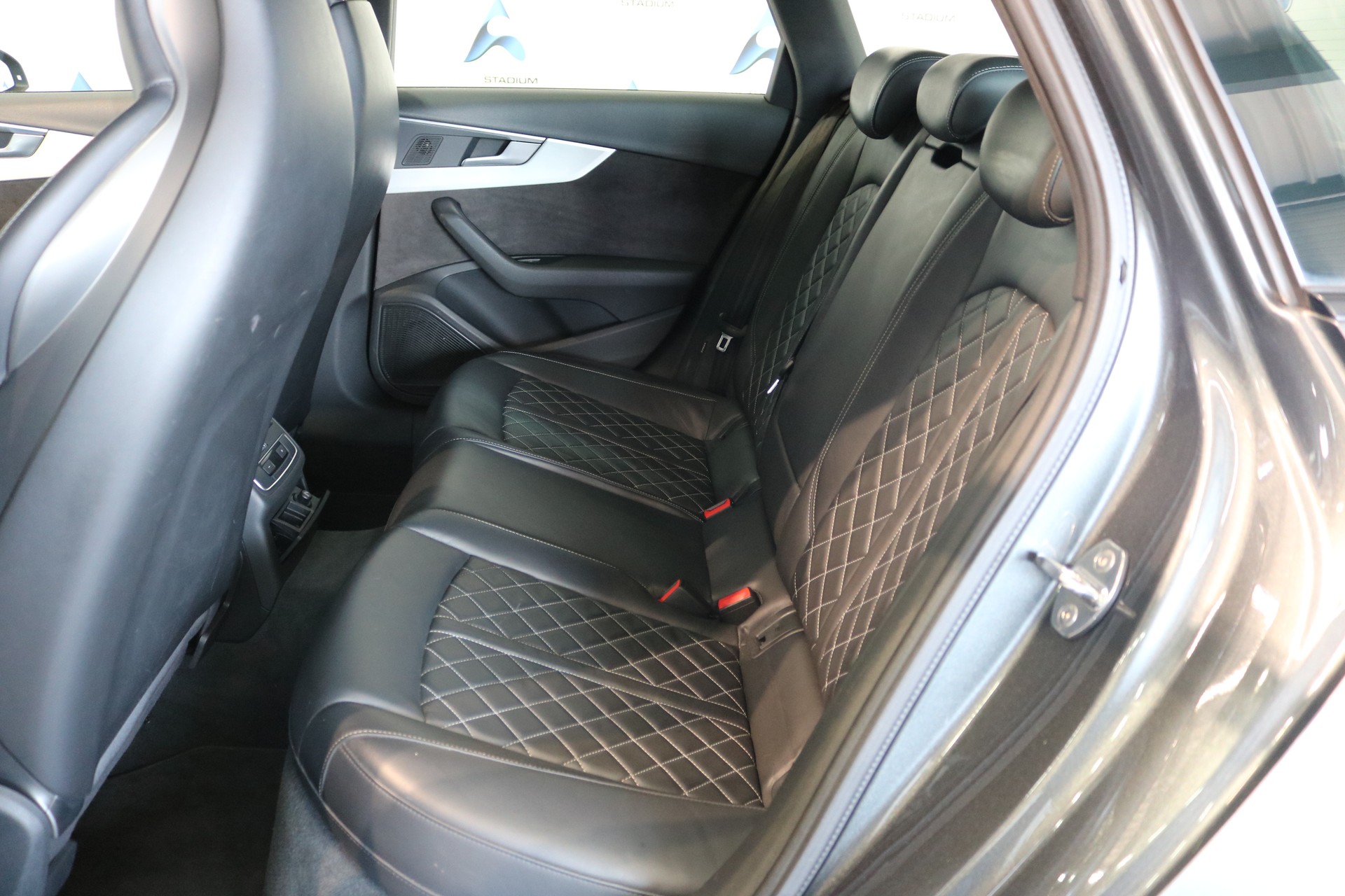 AUDI S4 Avant 3.0 TFSI quattro tiptronic-image-43