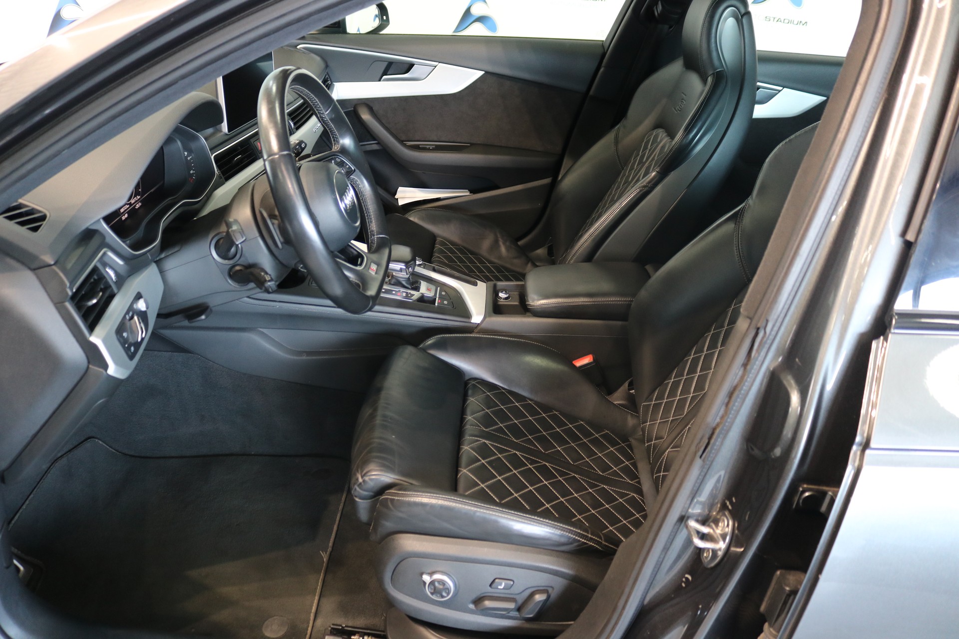 AUDI S4 Avant 3.0 TFSI quattro tiptronic-image-3