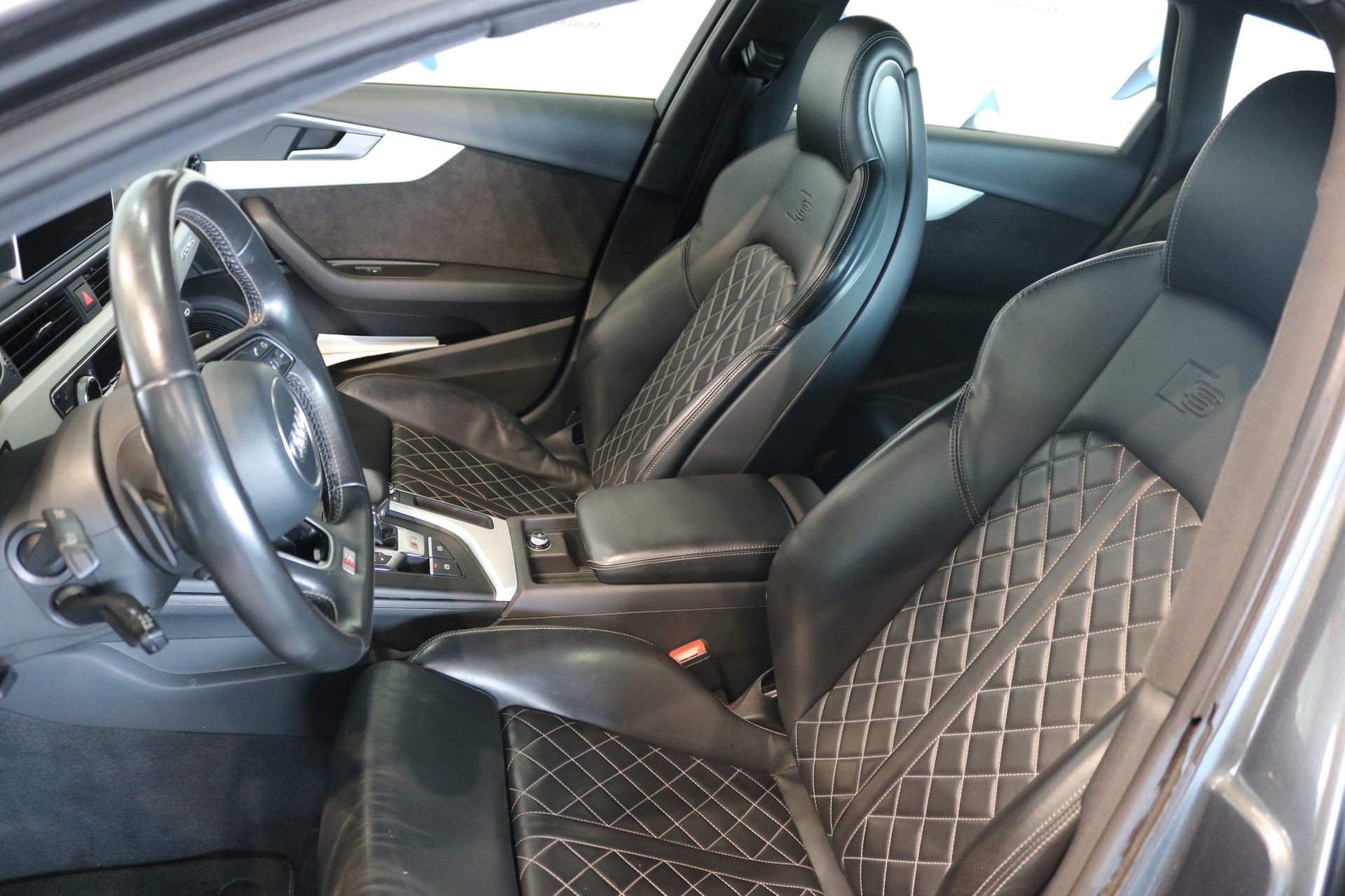 AUDI S4 Avant 3.0 TFSI quattro tiptronic-image-4