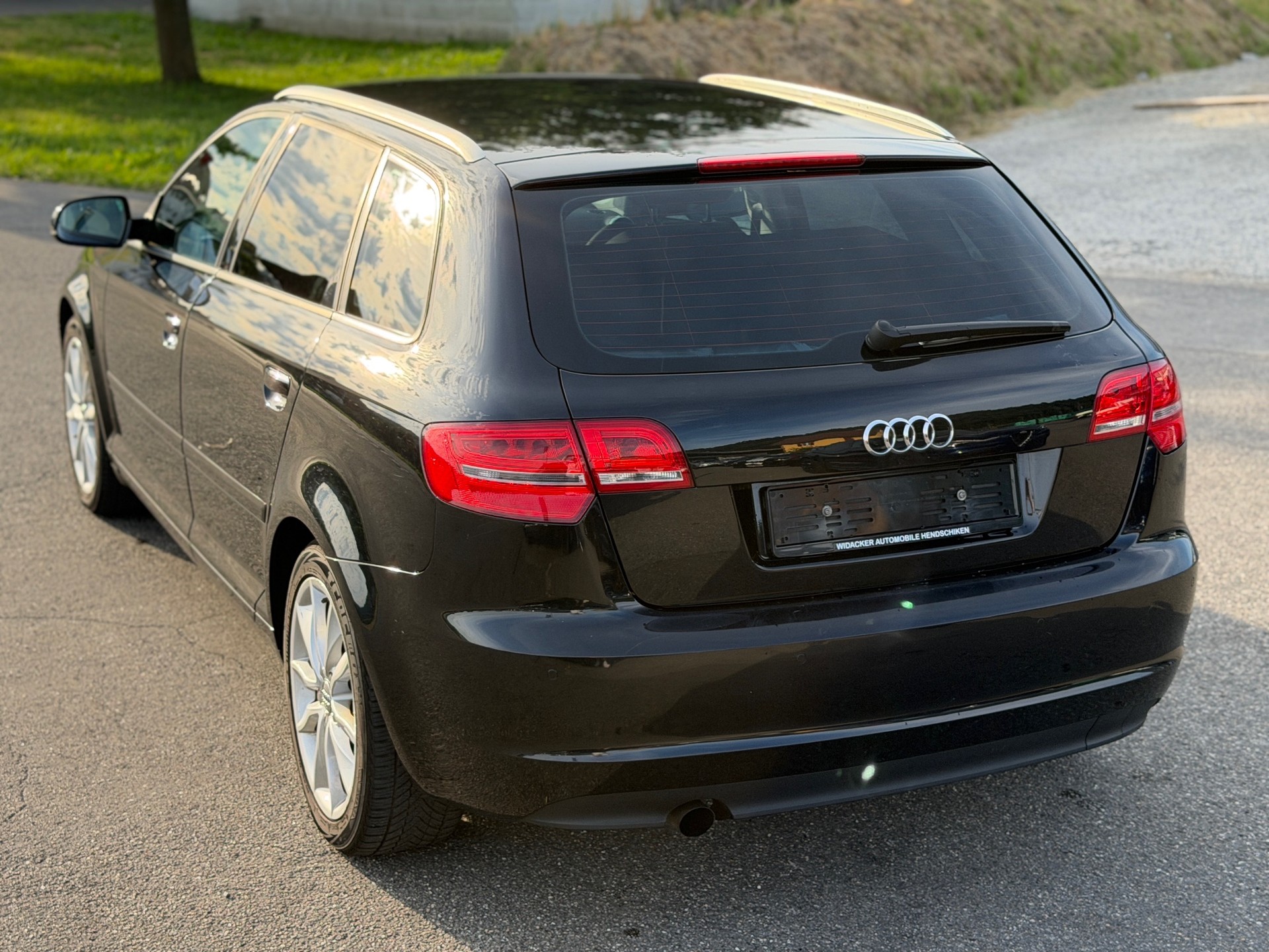 AUDI A3 Sportback 2.0 TDI Ambition-image-14