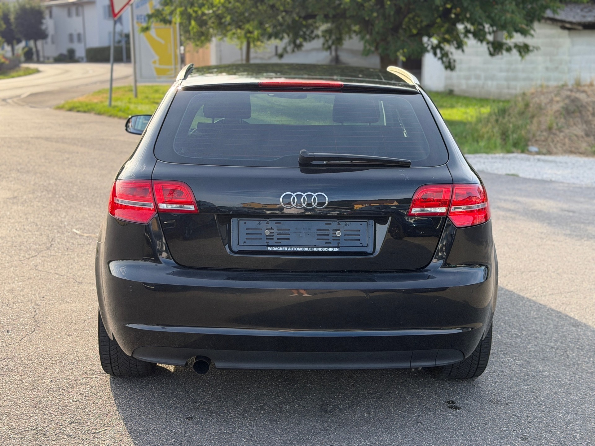 AUDI A3 Sportback 2.0 TDI Ambition-image-4