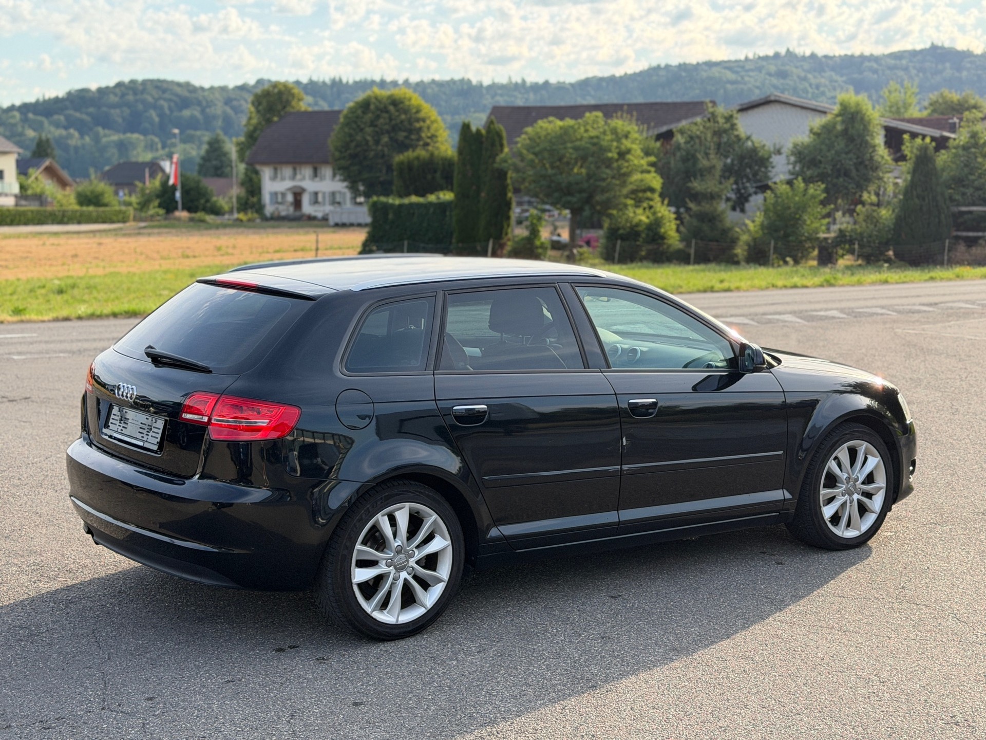 AUDI A3 Sportback 2.0 TDI Ambition-image-13