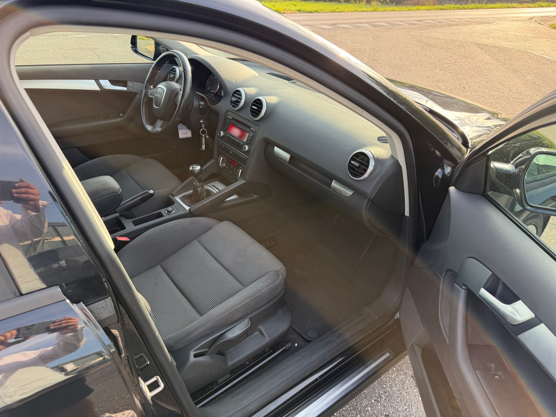 AUDI A3 Sportback 2.0 TDI Ambition-image-9