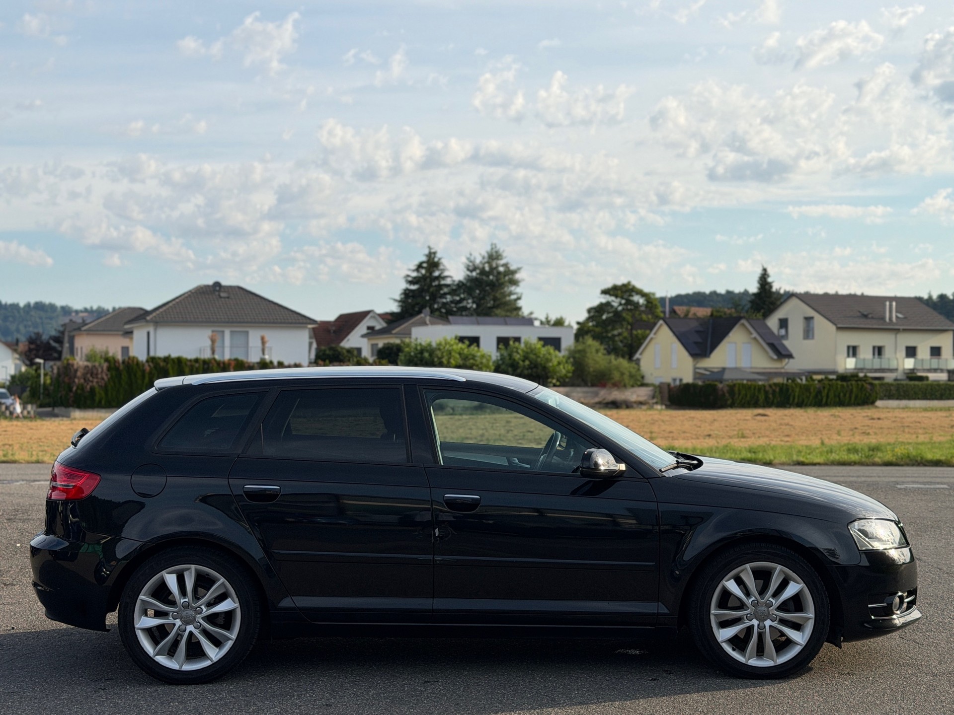 AUDI A3 Sportback 2.0 TDI Ambition-image-10