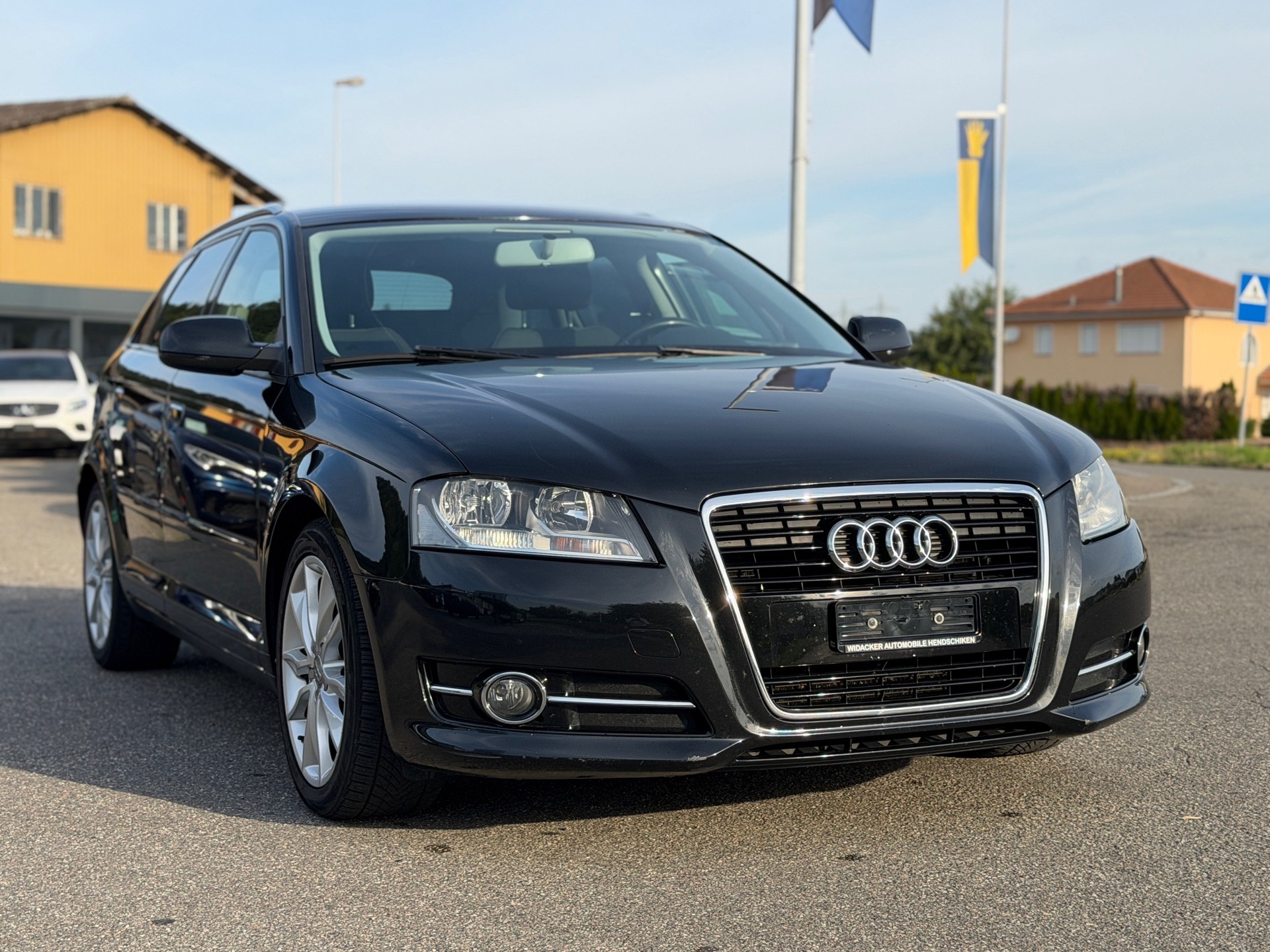 AUDI A3 Sportback 2.0 TDI Ambition-image-2