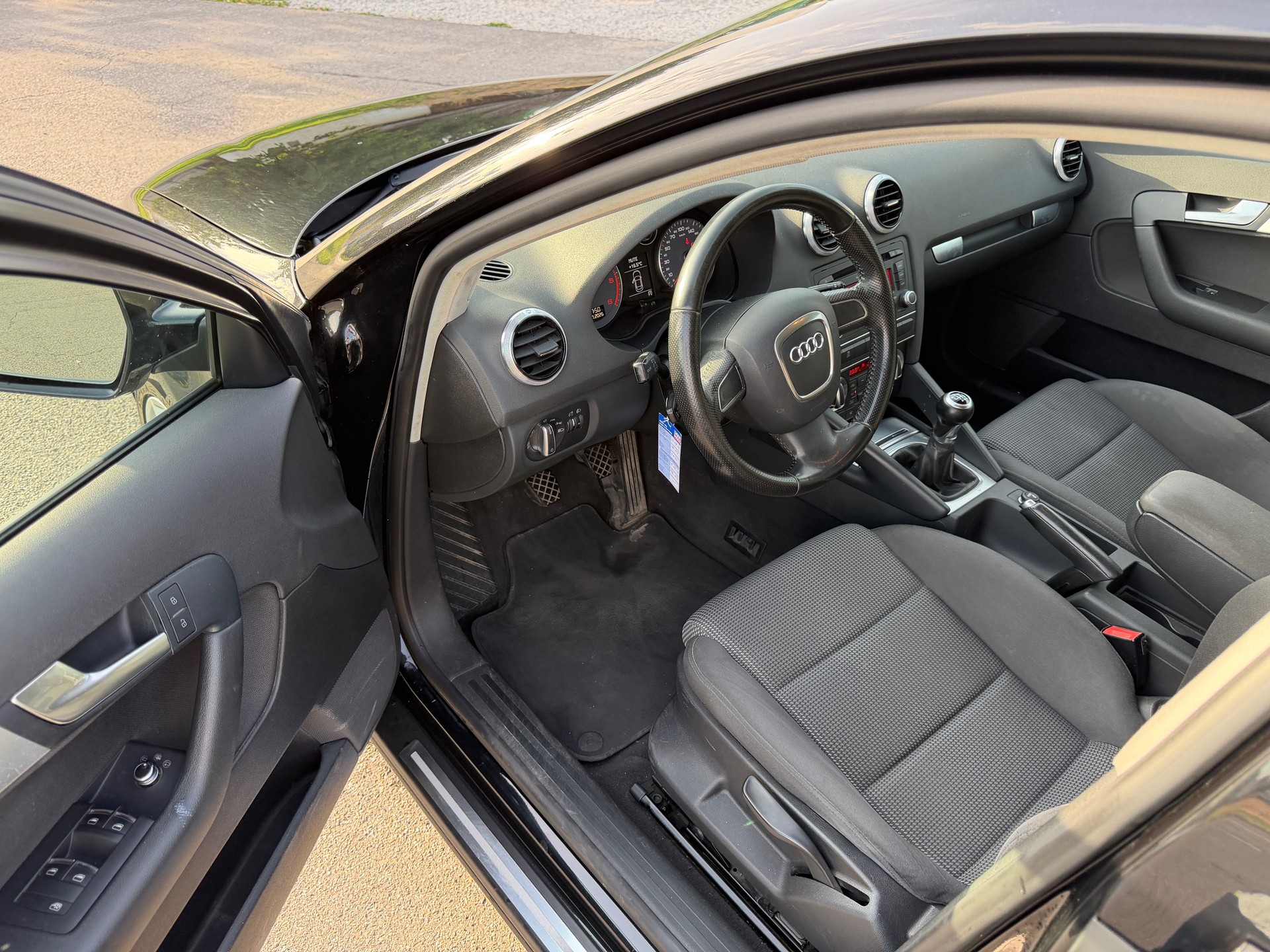 AUDI A3 Sportback 2.0 TDI Ambition-image-7