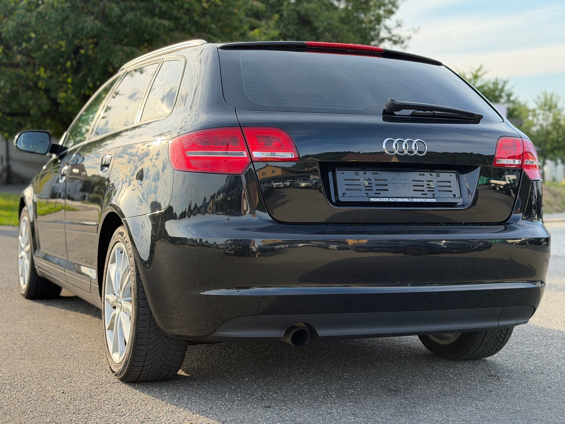 AUDI A3 Sportback 2.0 TDI Ambition-image-5