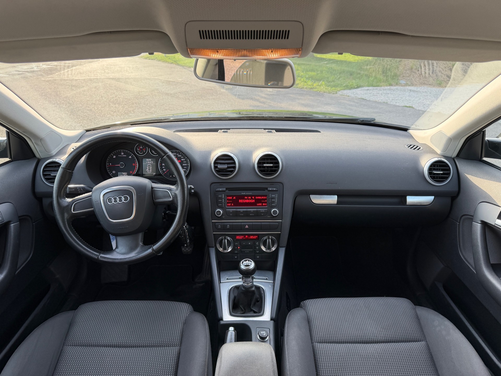 AUDI A3 Sportback 2.0 TDI Ambition-image-6
