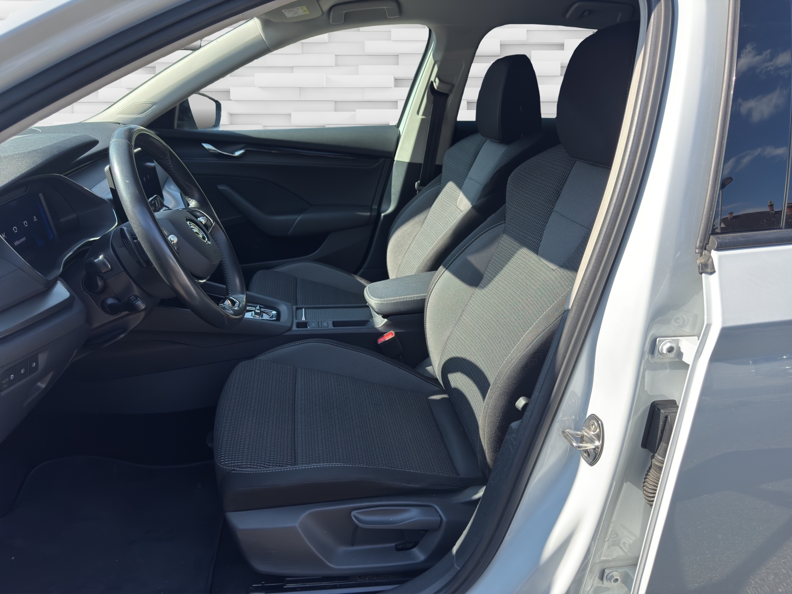 SKODA Octavia Combi 2.0 TDI DSG Ambition-image-9