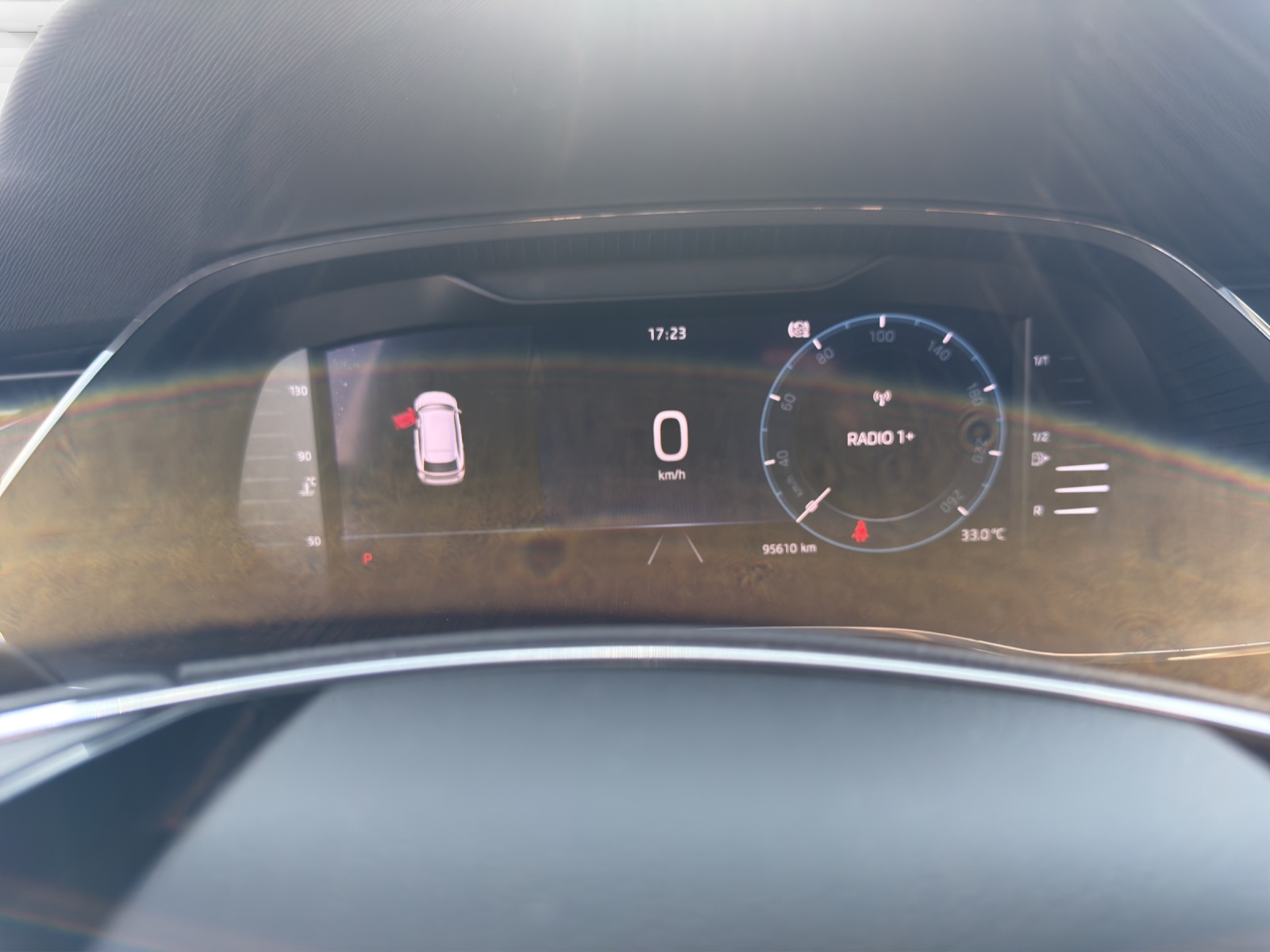 SKODA Octavia Combi 2.0 TDI DSG Ambition-image-12