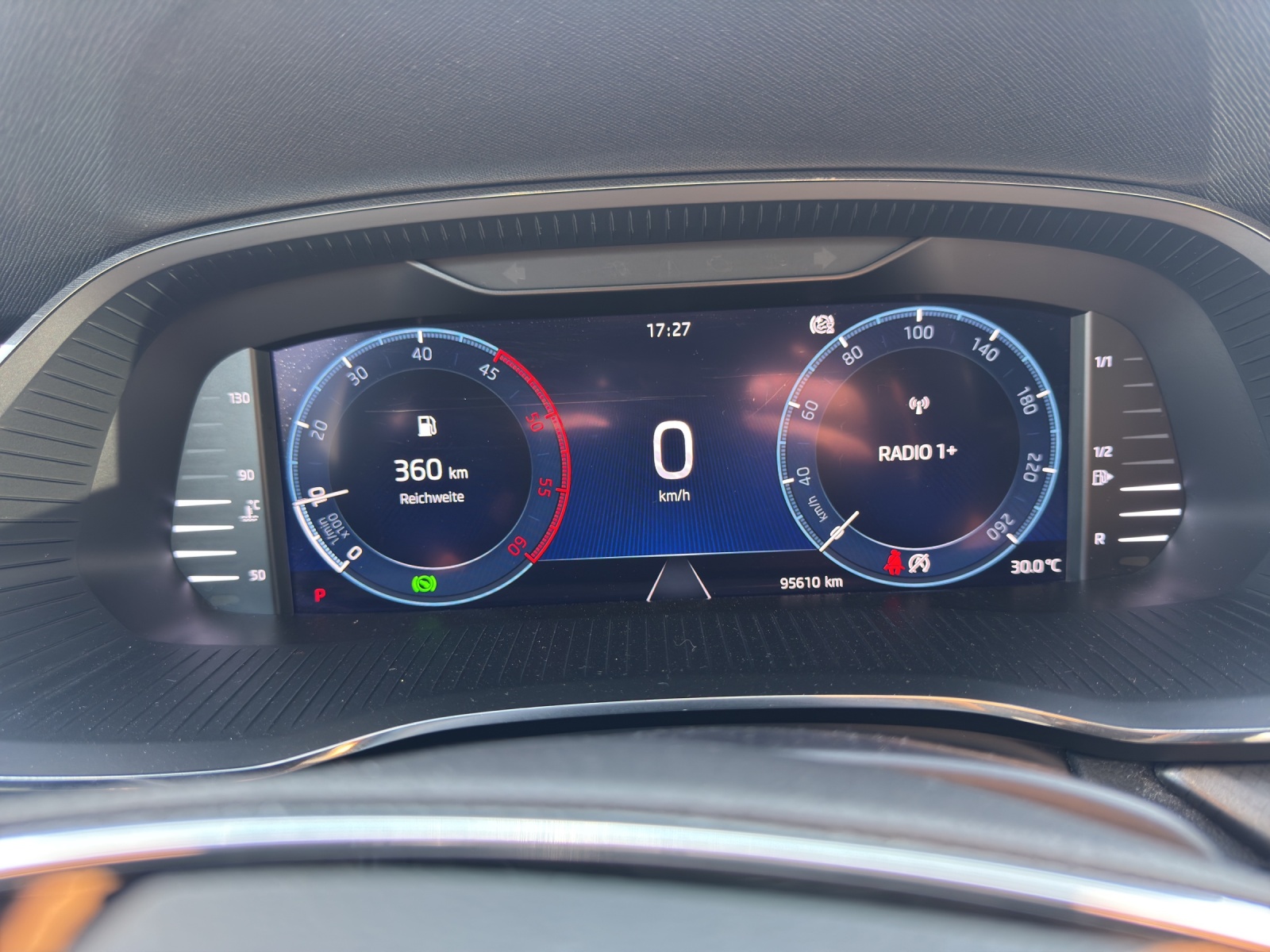 SKODA Octavia Combi 2.0 TDI DSG Ambition-image-11