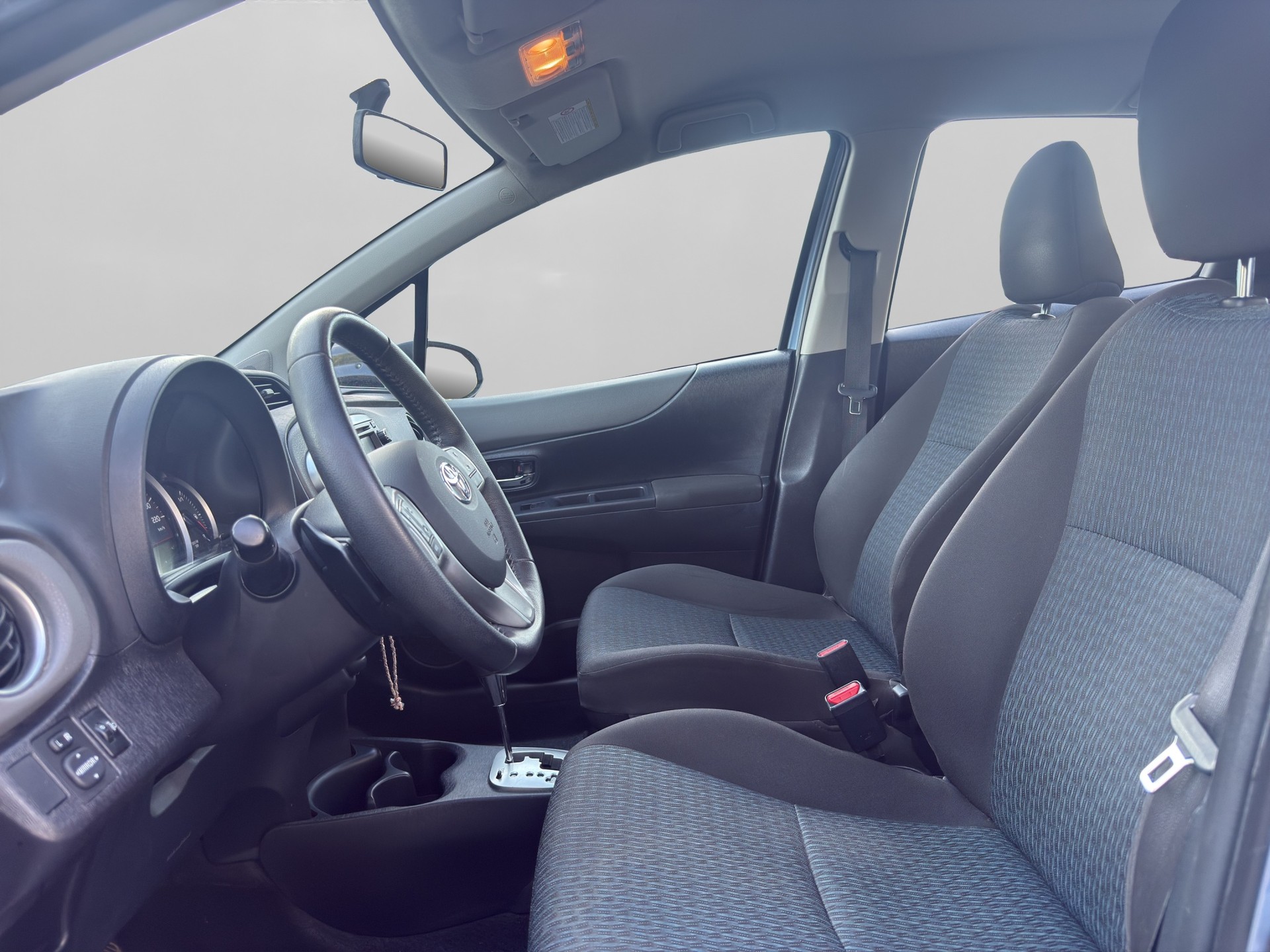 TOYOTA Yaris 1.33 Sol Premium Multidrive-image-8