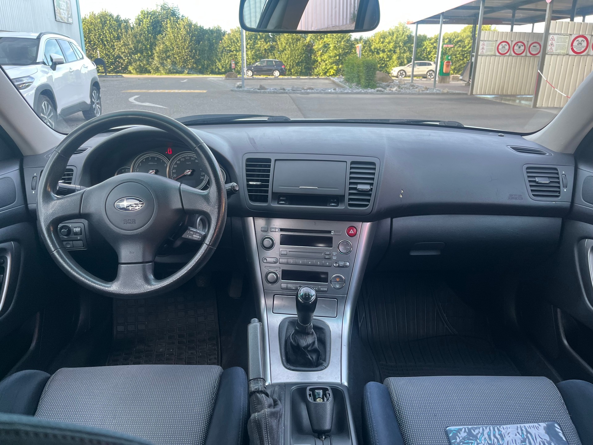 SUBARU Legacy 2.0i AWD Swiss-image-9
