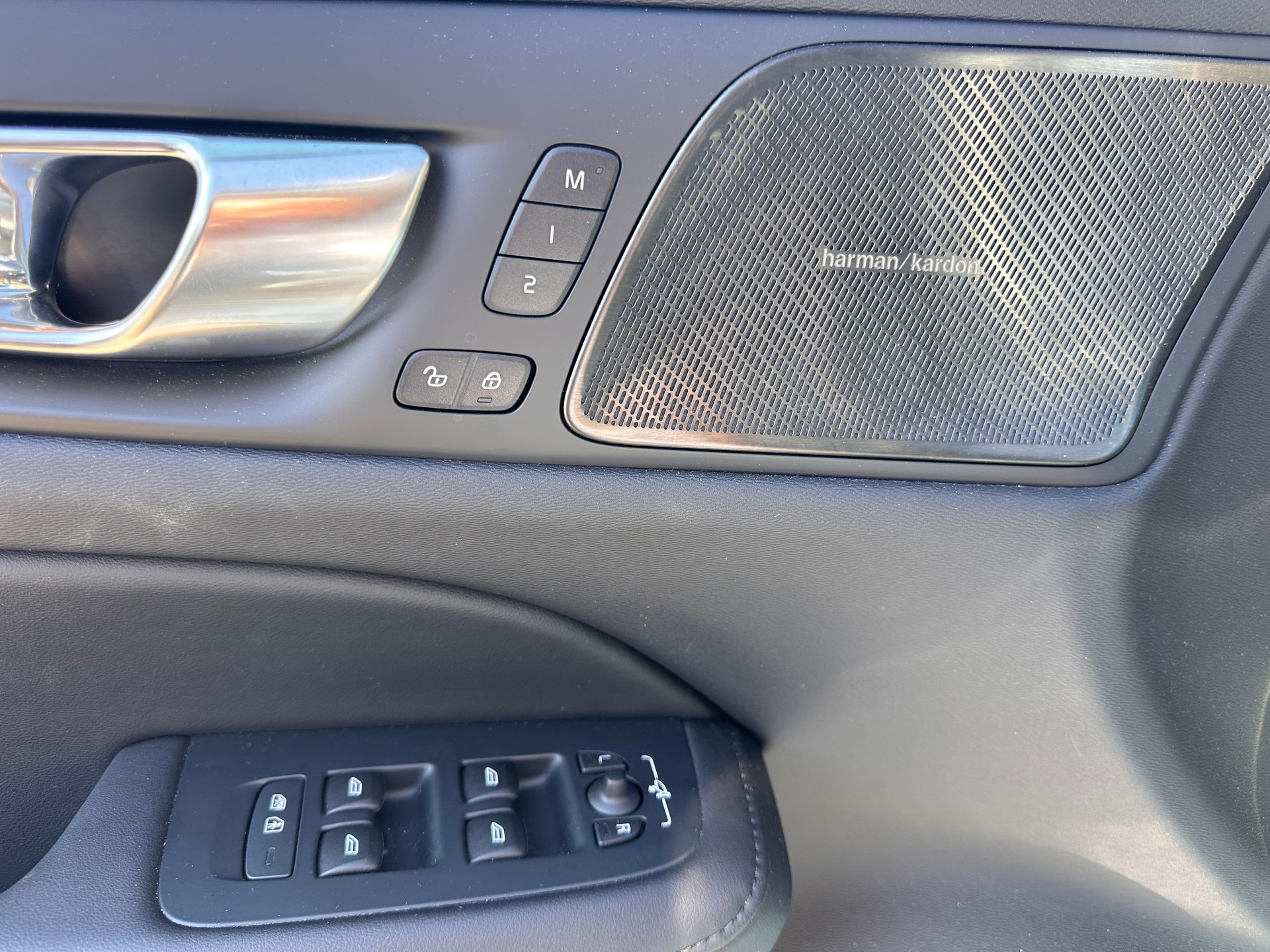 VOLVO V60 T6 eAWD Plug in Hybrid Plus Dark Geartronic-image-13