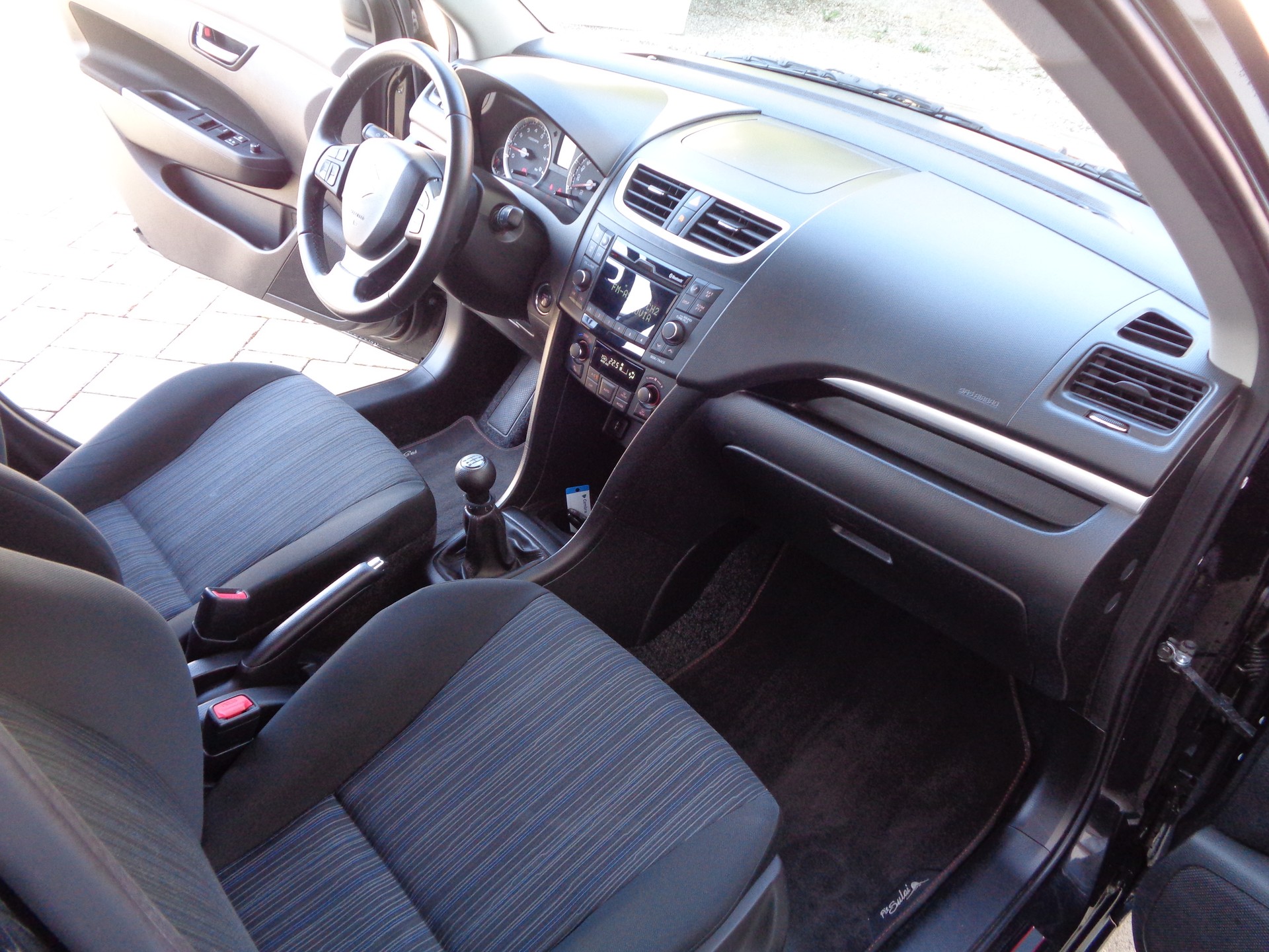 SUZUKI Swift 1.2i 16V PizSulai Top 4x4-image-10