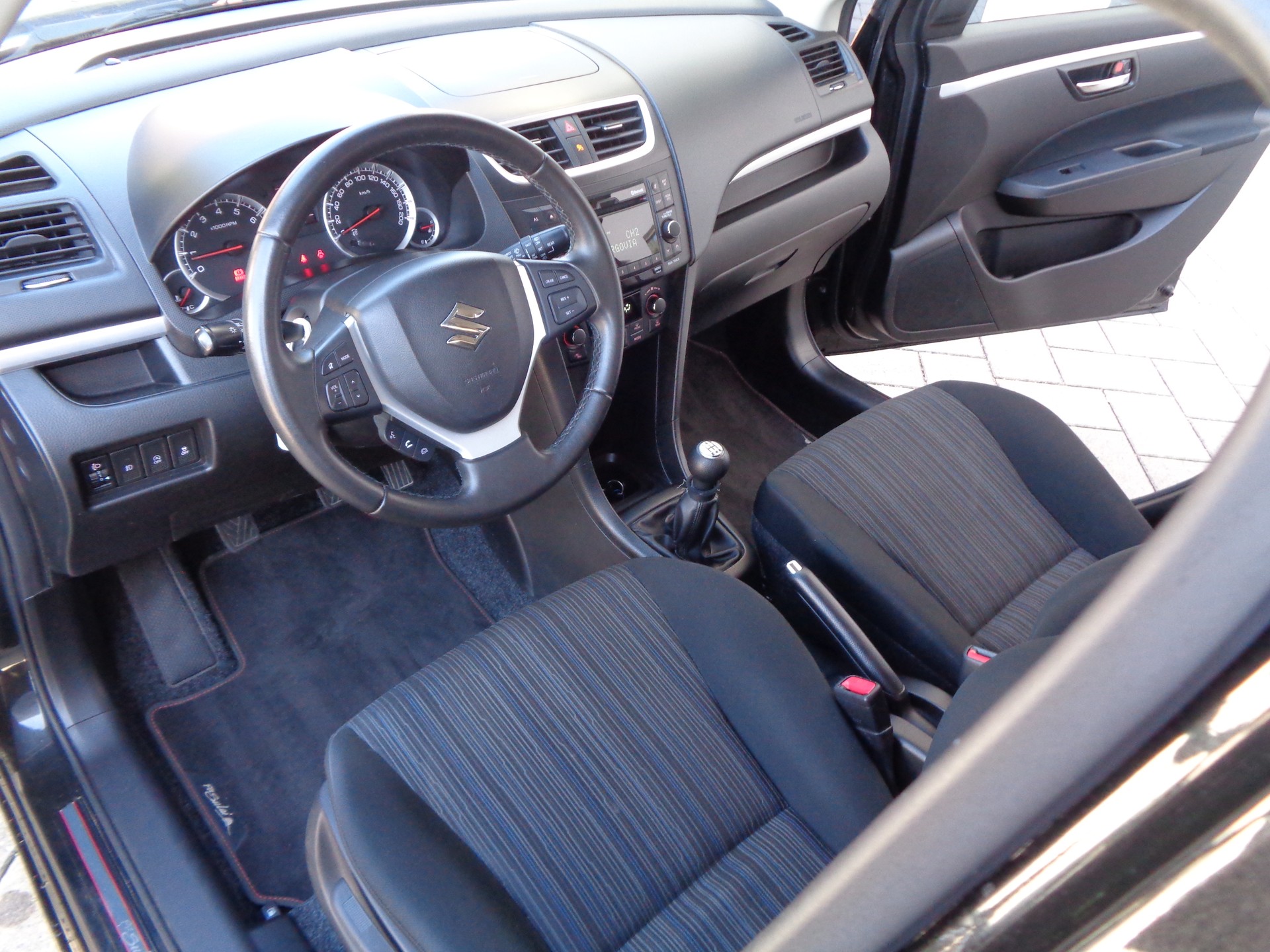 SUZUKI Swift 1.2i 16V PizSulai Top 4x4-image-6