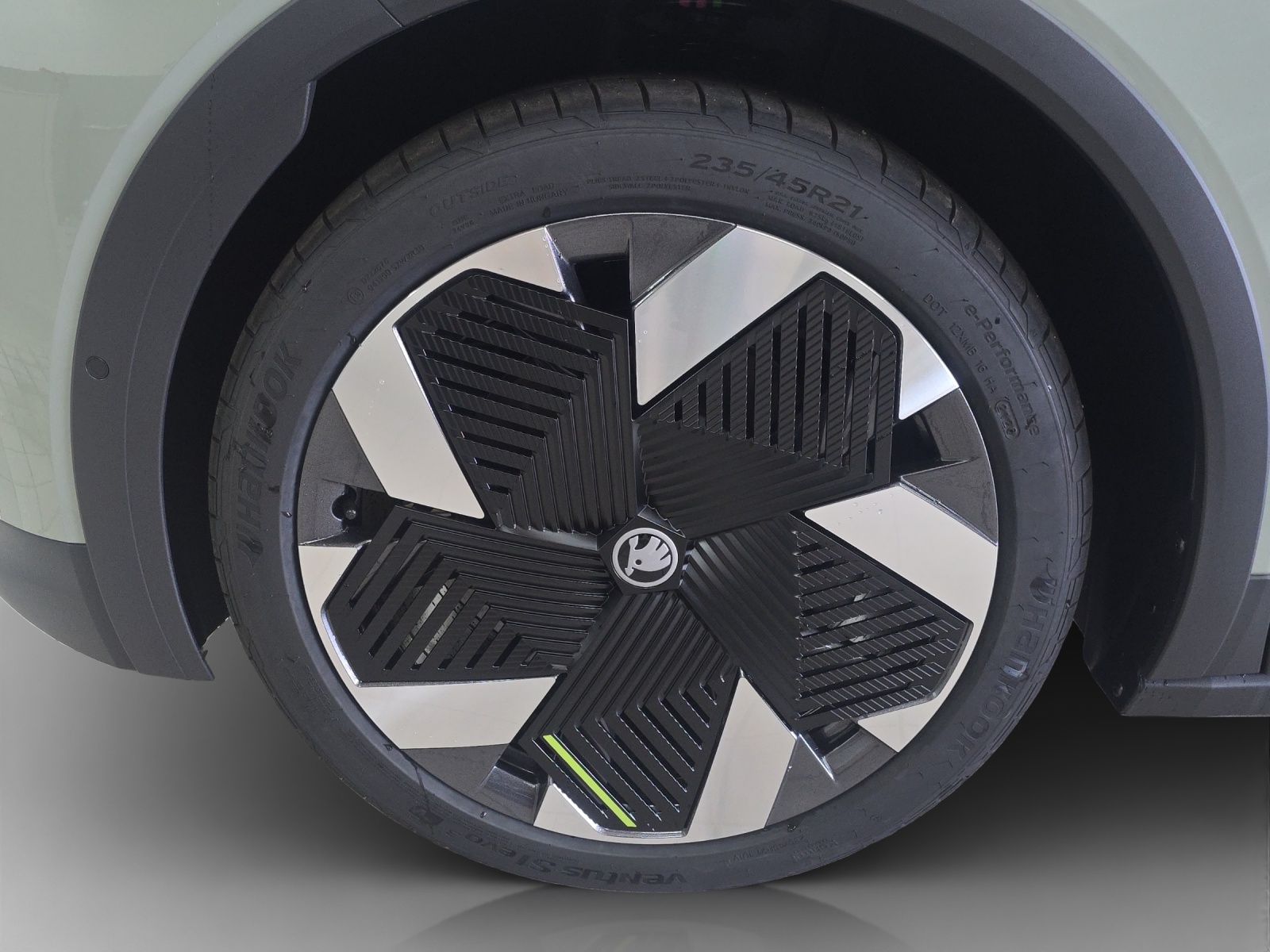 SKODA Elroq RS 4x4-image-13