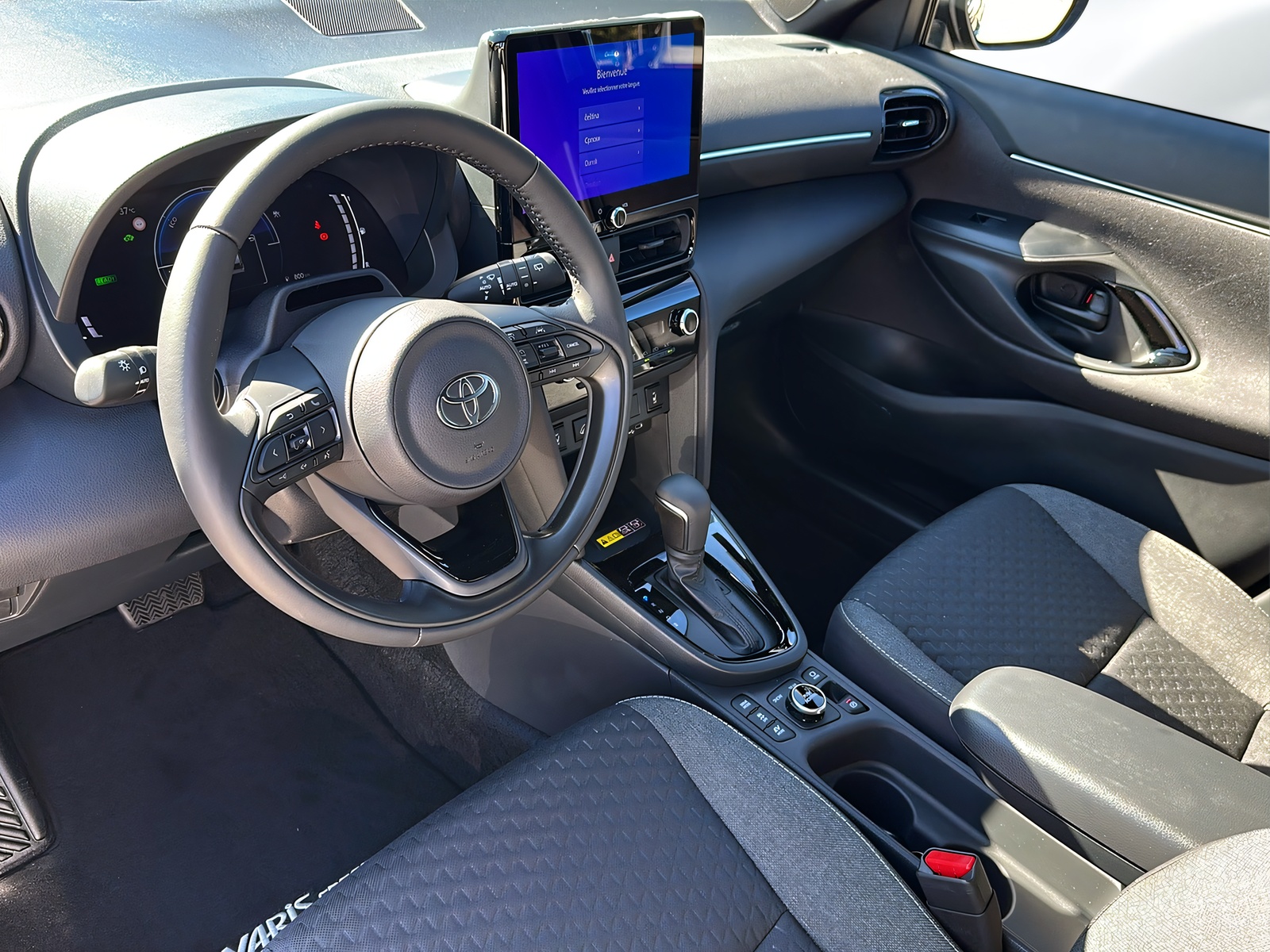 TOYOTA Yaris Cross 1.5 Trend AWDi e-CVT-image-4