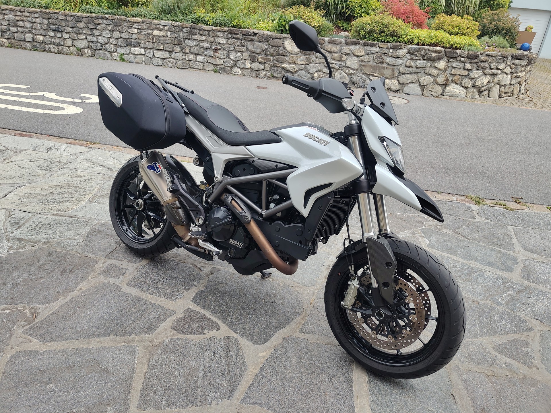 DUCATI Hypermotard/Hyperstrada 821-image-1
