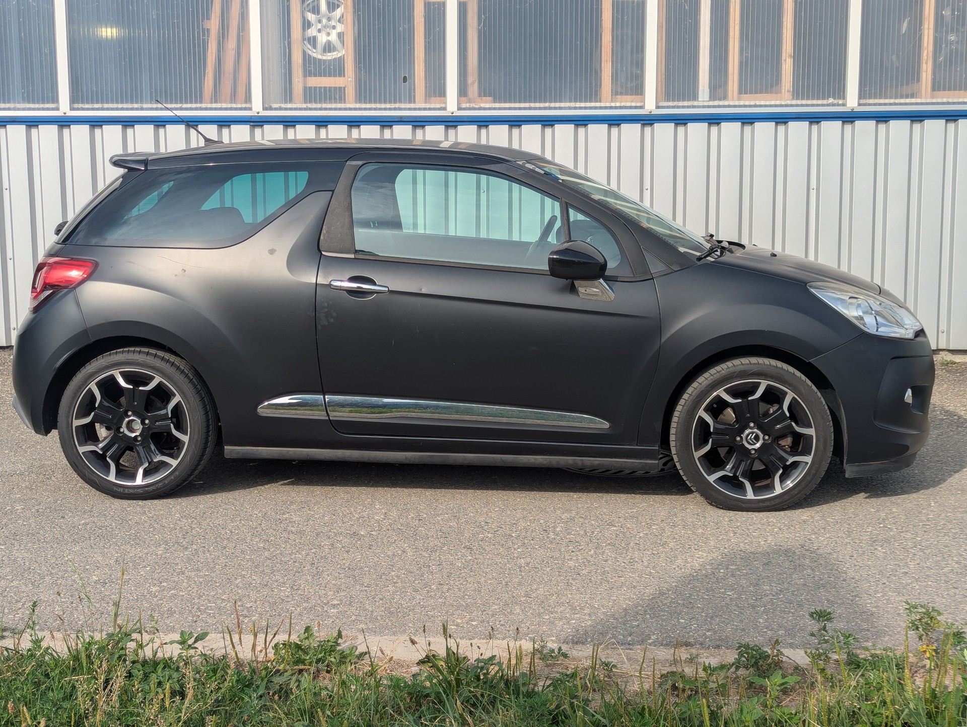 DS AUTOMOBILES DS3 1.6 THP Black & Silver-image-1