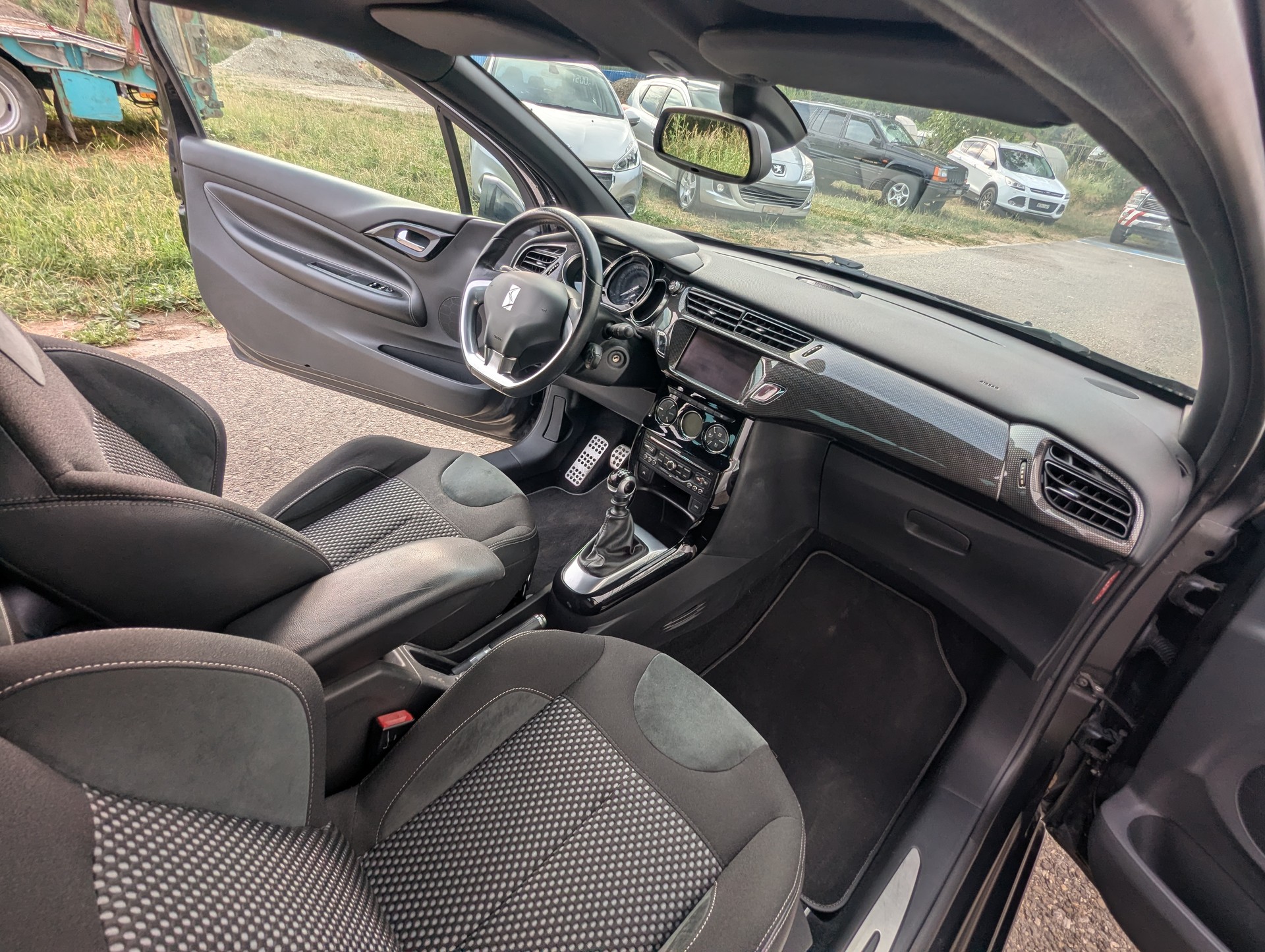 DS AUTOMOBILES DS3 1.6 THP Black & Silver-image-16