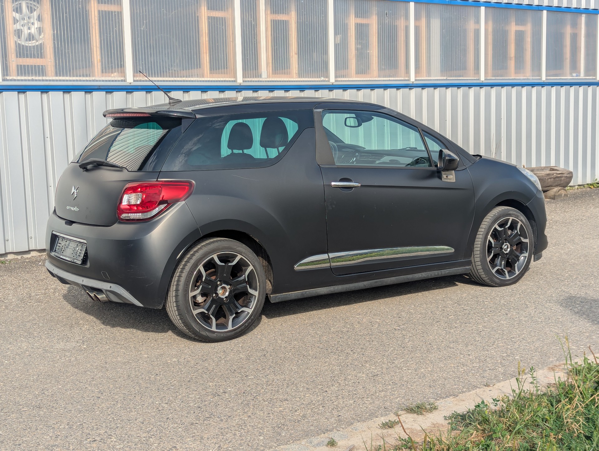 DS AUTOMOBILES DS3 1.6 THP Black & Silver-image-3