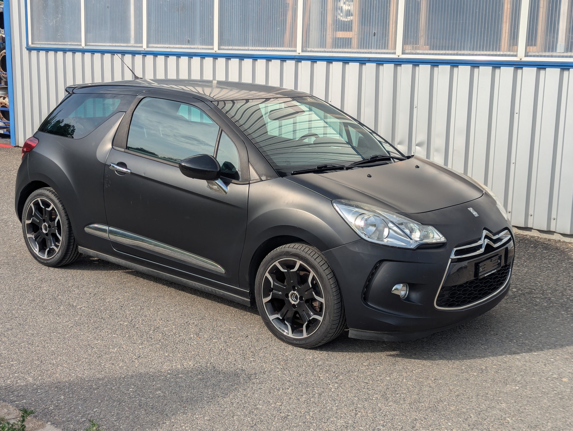 DS AUTOMOBILES DS3 1.6 THP Black & Silver-image-2