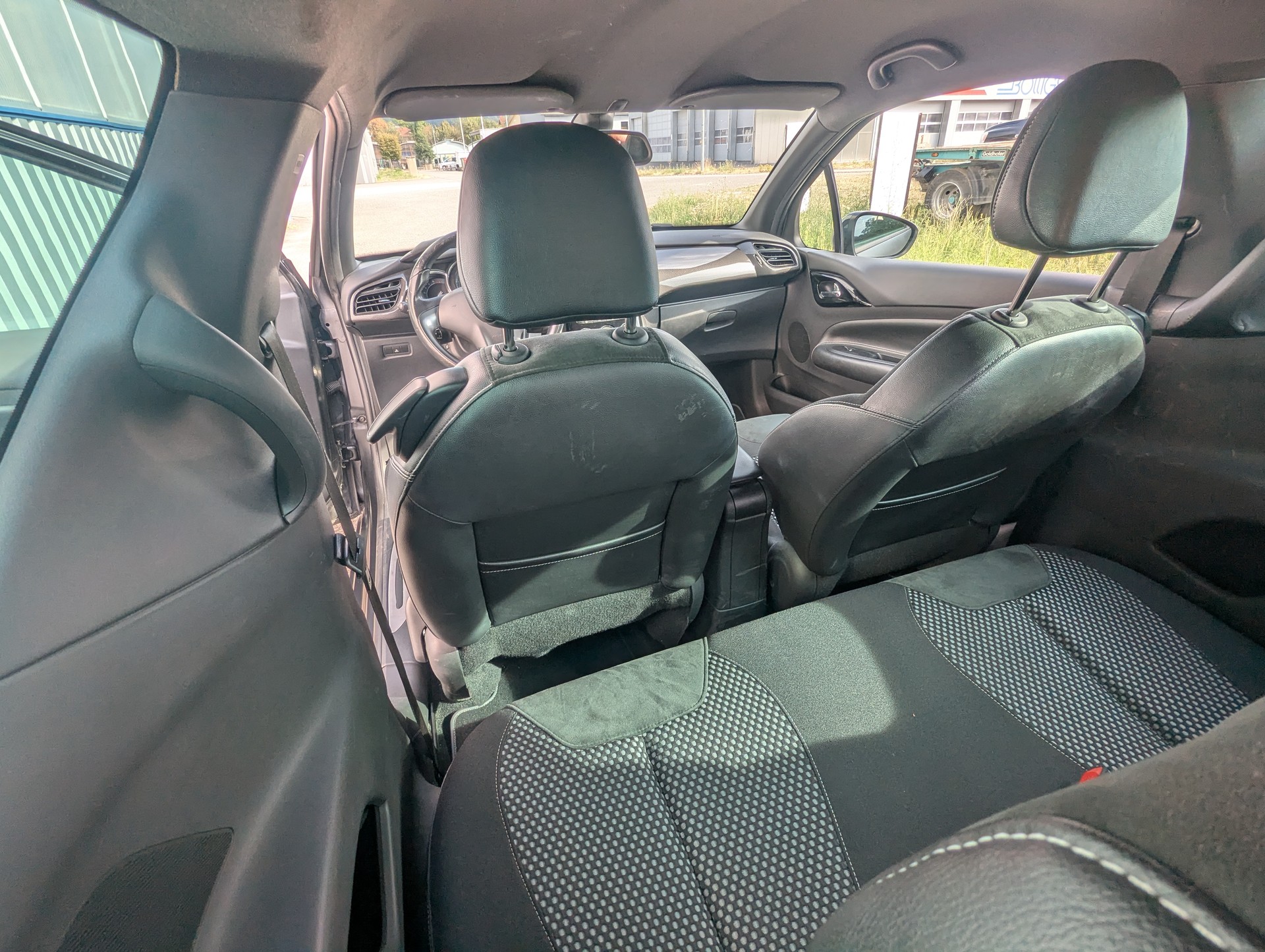 DS AUTOMOBILES DS3 1.6 THP Black & Silver-image-18