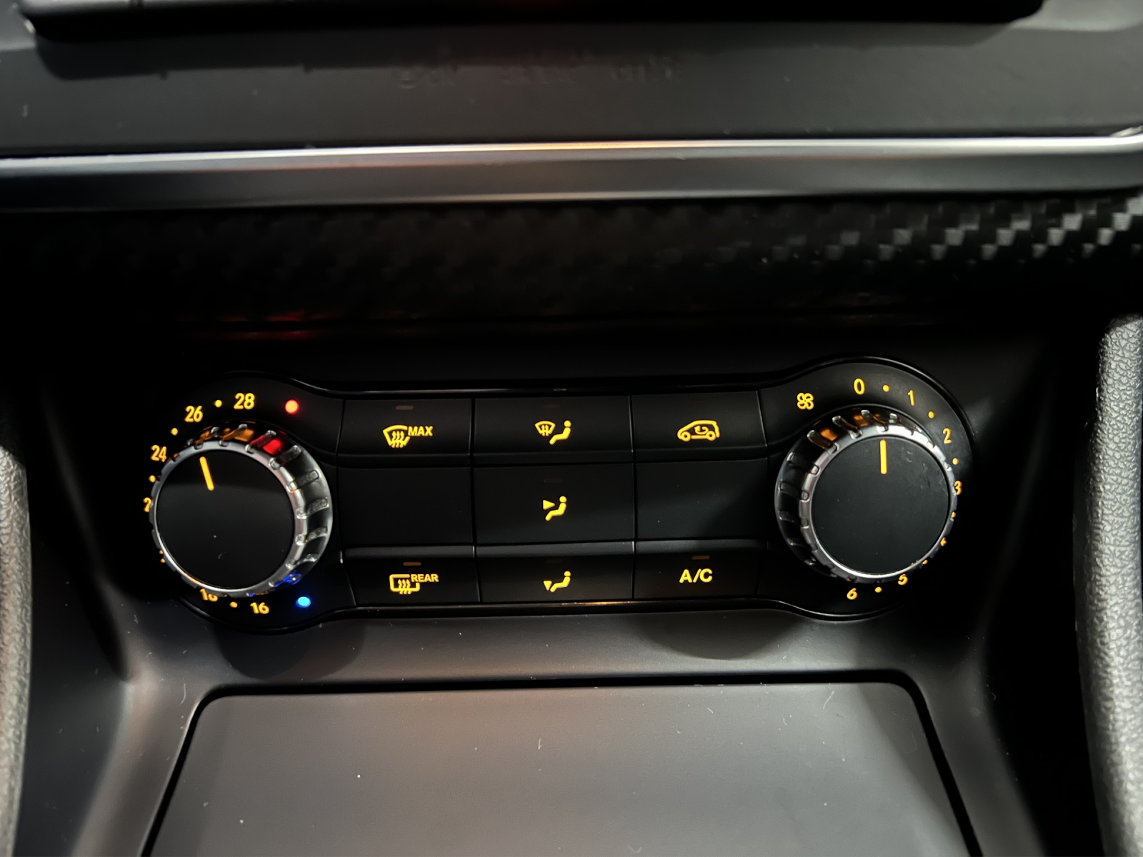 MERCEDES-BENZ A 250 AMG Line 4Matic 7G-DCT-image-14