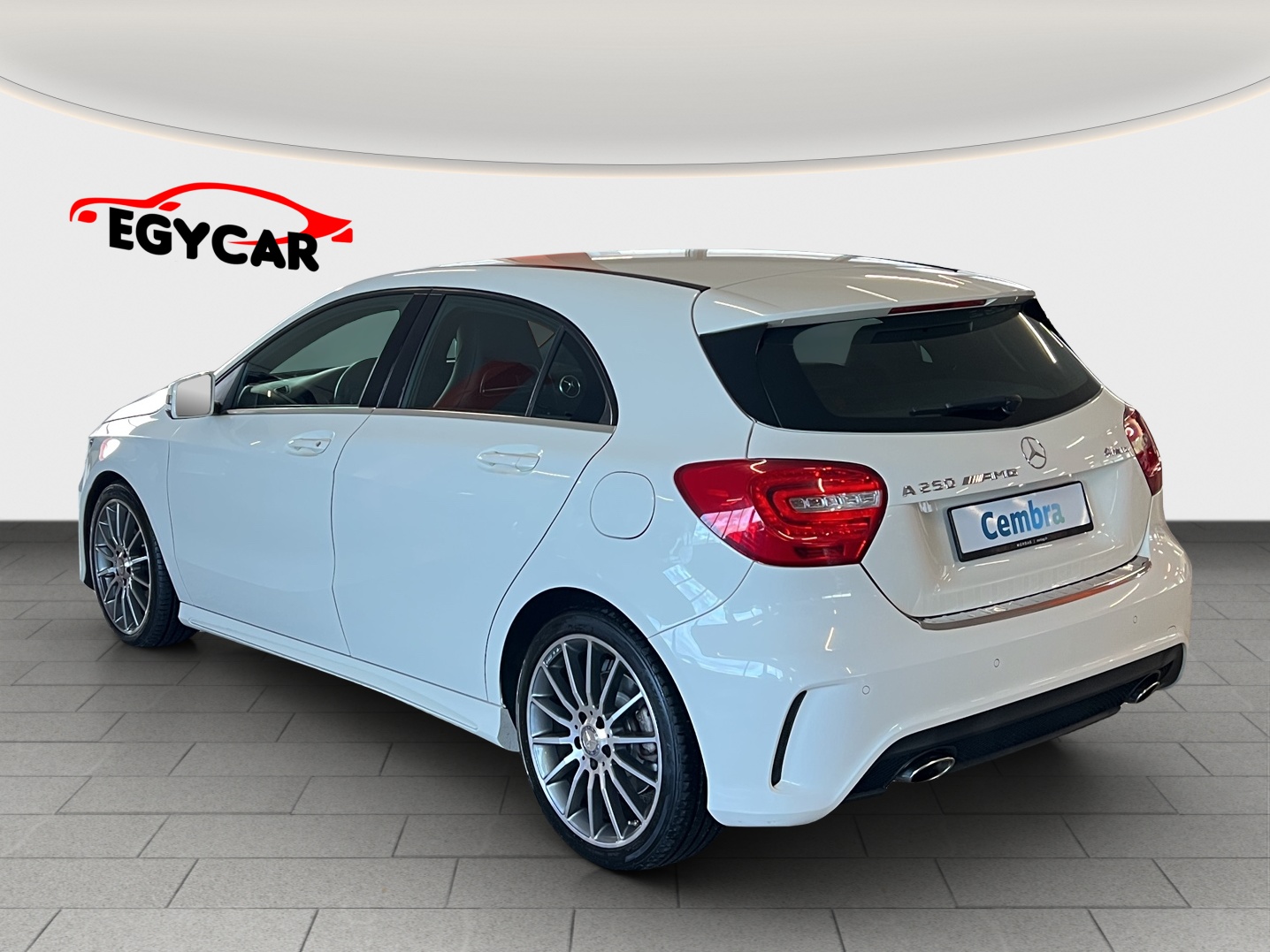 MERCEDES-BENZ A 250 AMG Line 4Matic 7G-DCT-image-4