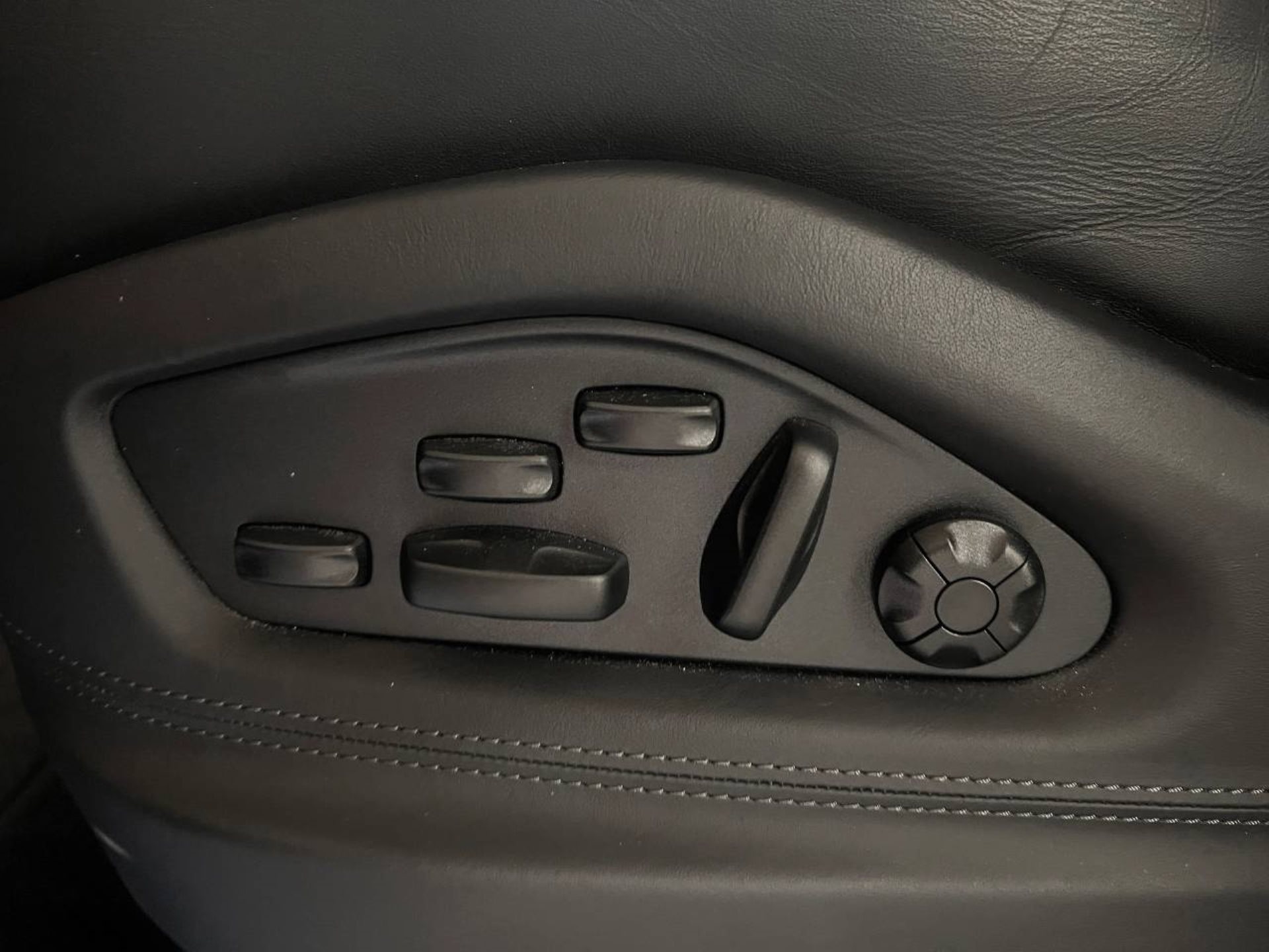 PORSCHE Cayenne Turbo E-Hybrid Coupé mit GT-Paket-image-21