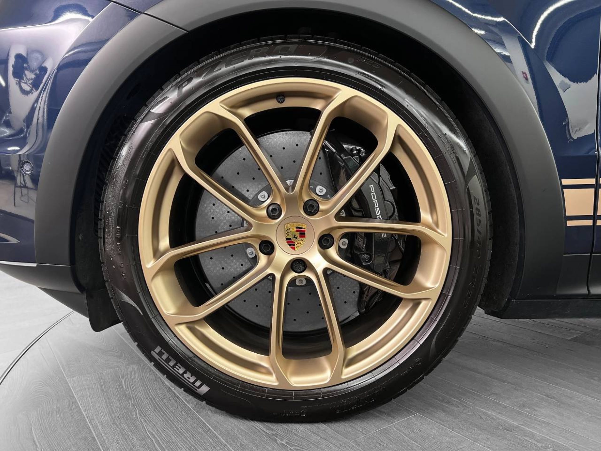PORSCHE Cayenne Turbo E-Hybrid Coupé mit GT-Paket-image-10