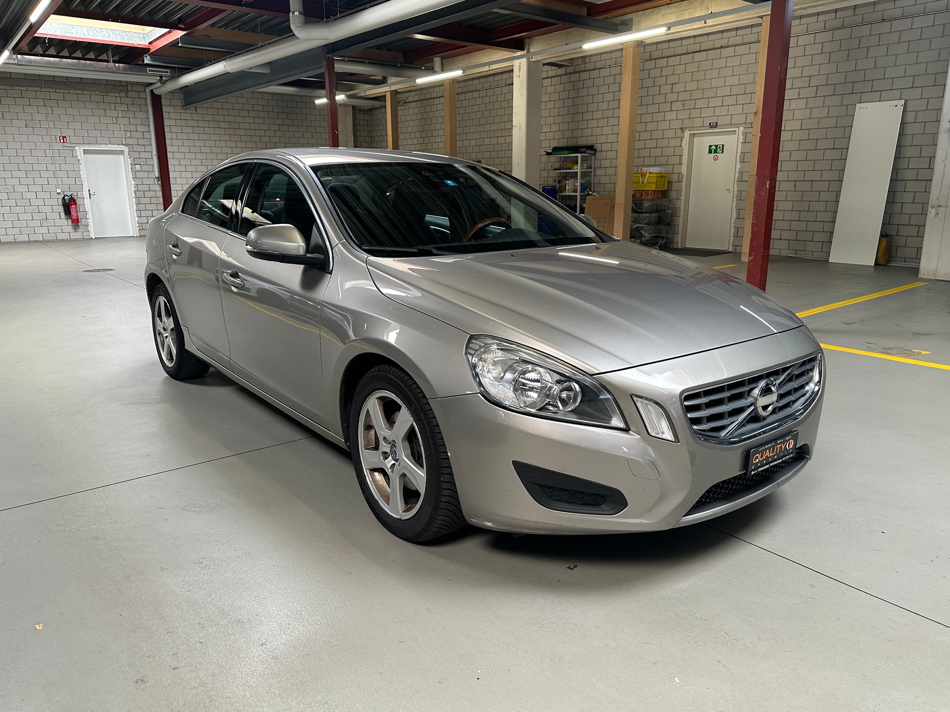 VOLVO S60 D3 Summum Geartronic-image-6