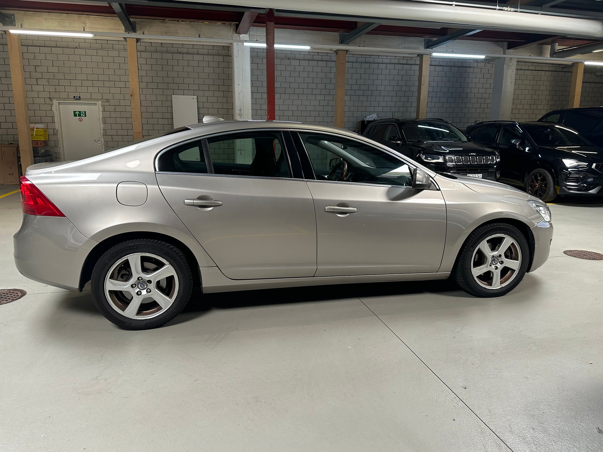 VOLVO S60 D3 Summum Geartronic-image-3