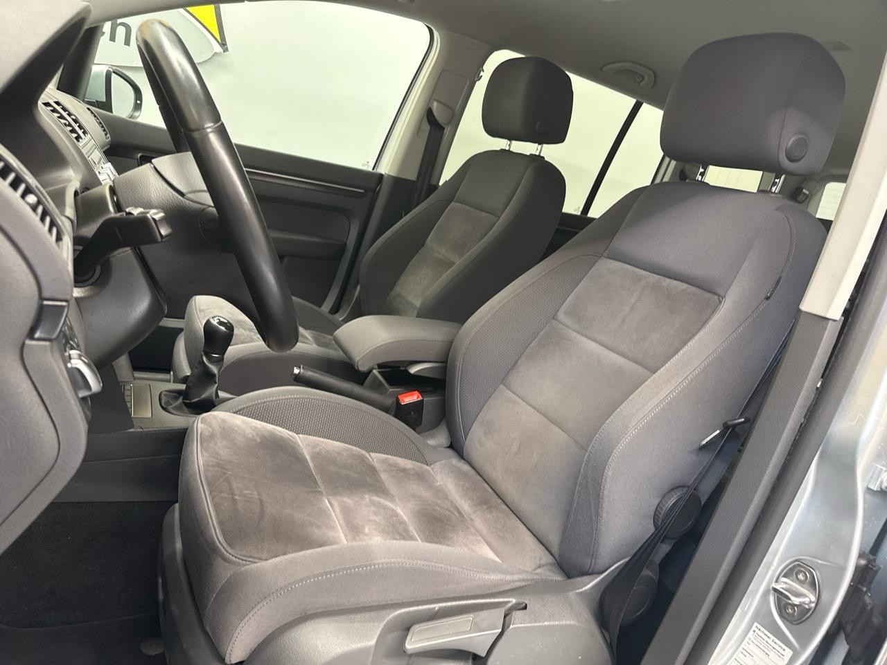 VW Touran 2.0 TDI BlueMotion Technology Highline-image-3