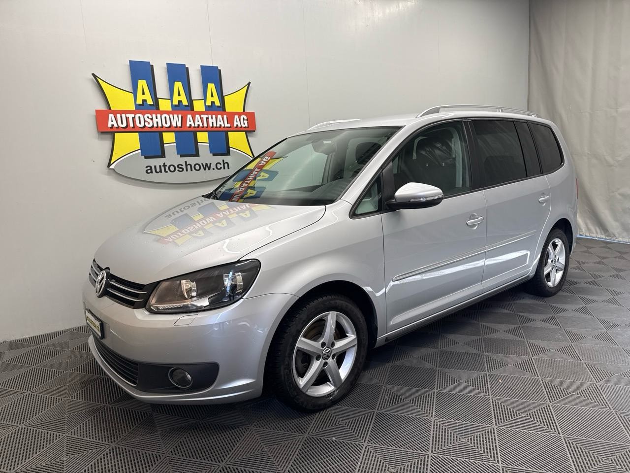 VW Touran 2.0 TDI BlueMotion Technology Highline-image-0