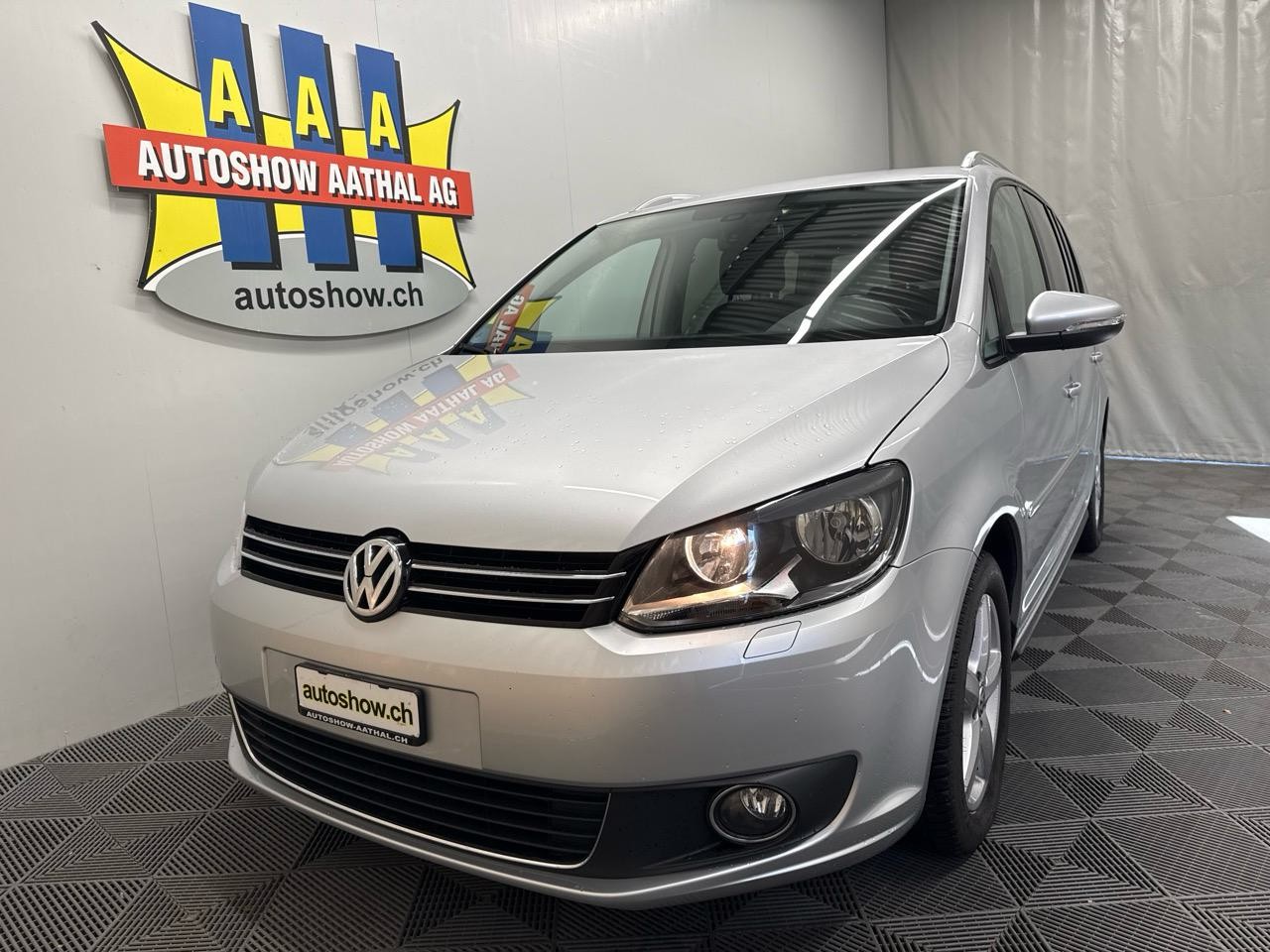 VW Touran 2.0 TDI BlueMotion Technology Highline-image-11