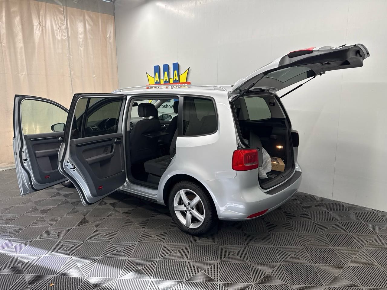 VW Touran 2.0 TDI BlueMotion Technology Highline-image-9