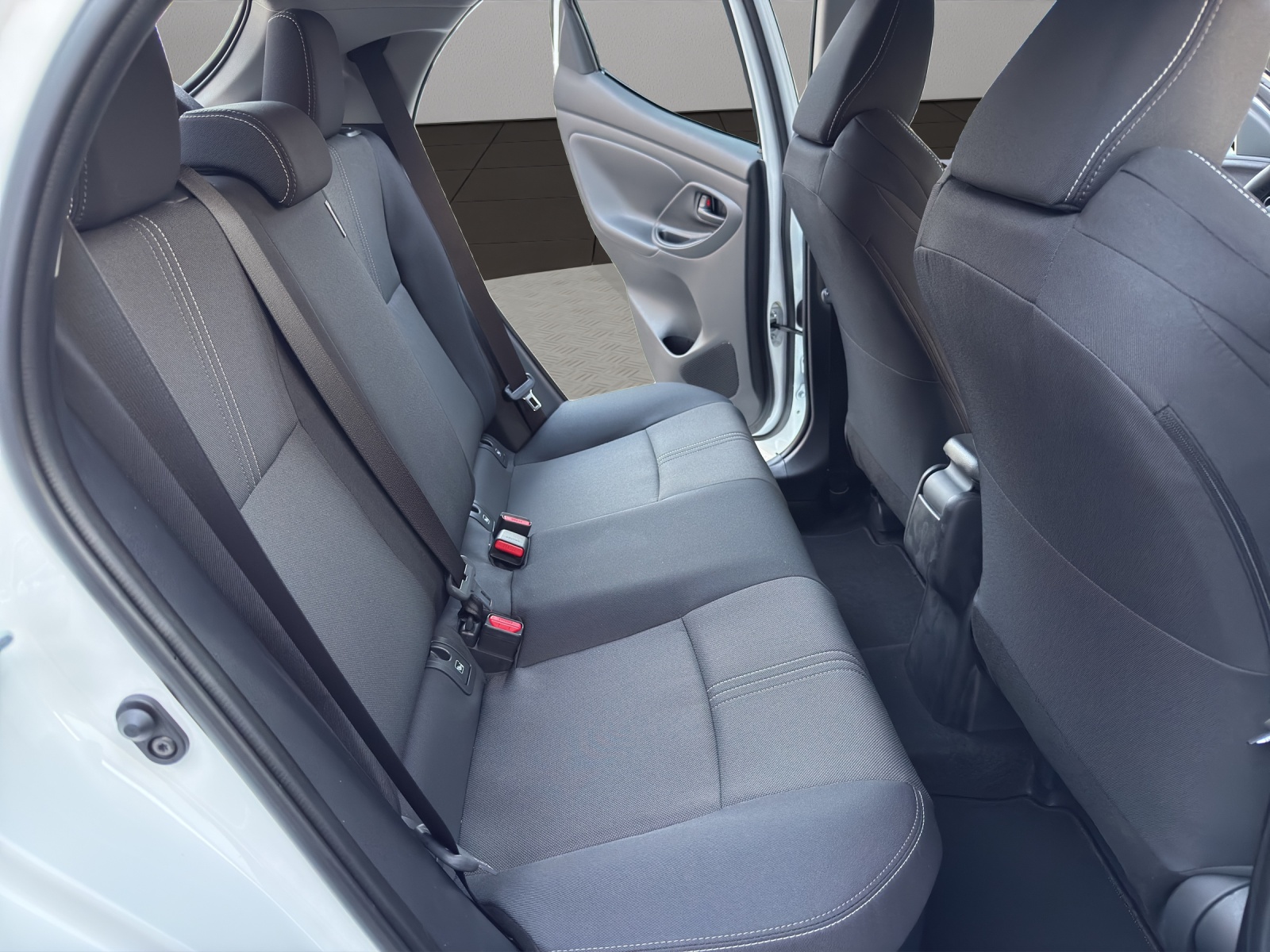 TOYOTA Yaris 1.5 Teamplayer e-CVT-image-17