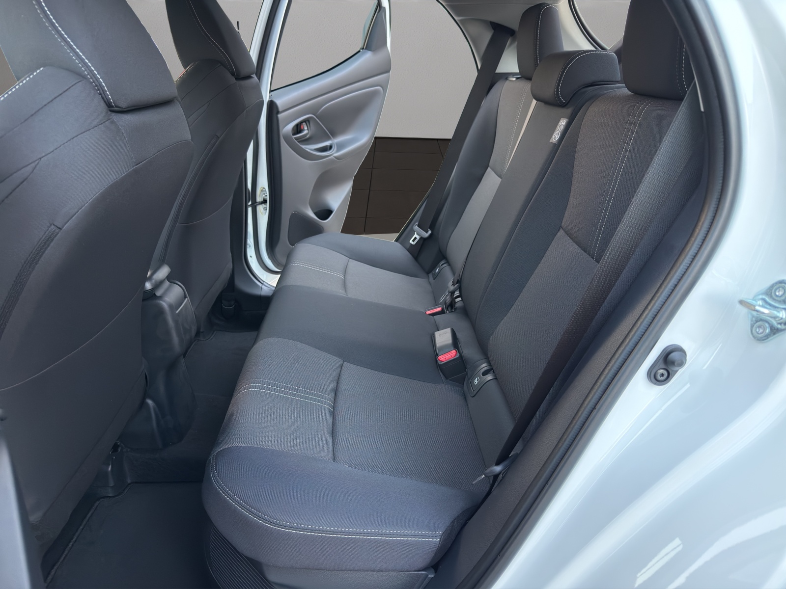TOYOTA Yaris 1.5 Teamplayer e-CVT-image-12