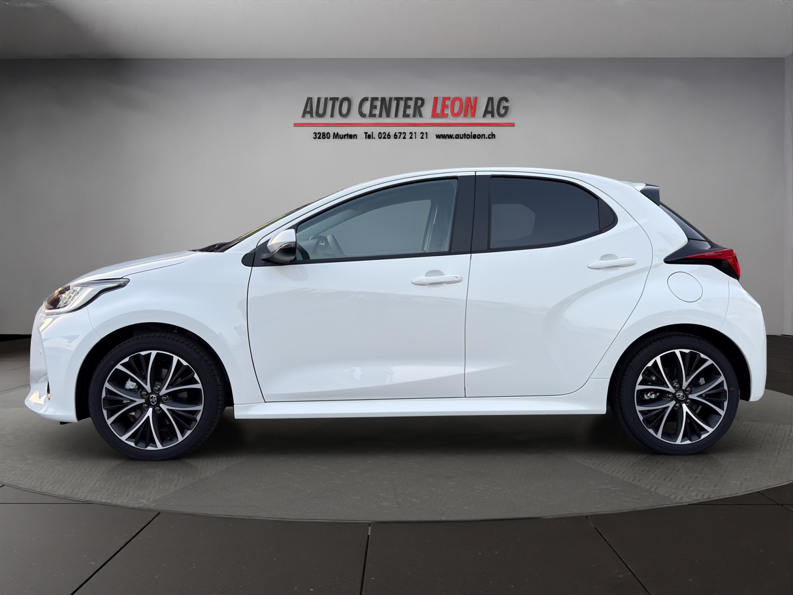 TOYOTA Yaris 1.5 Teamplayer e-CVT-image-2