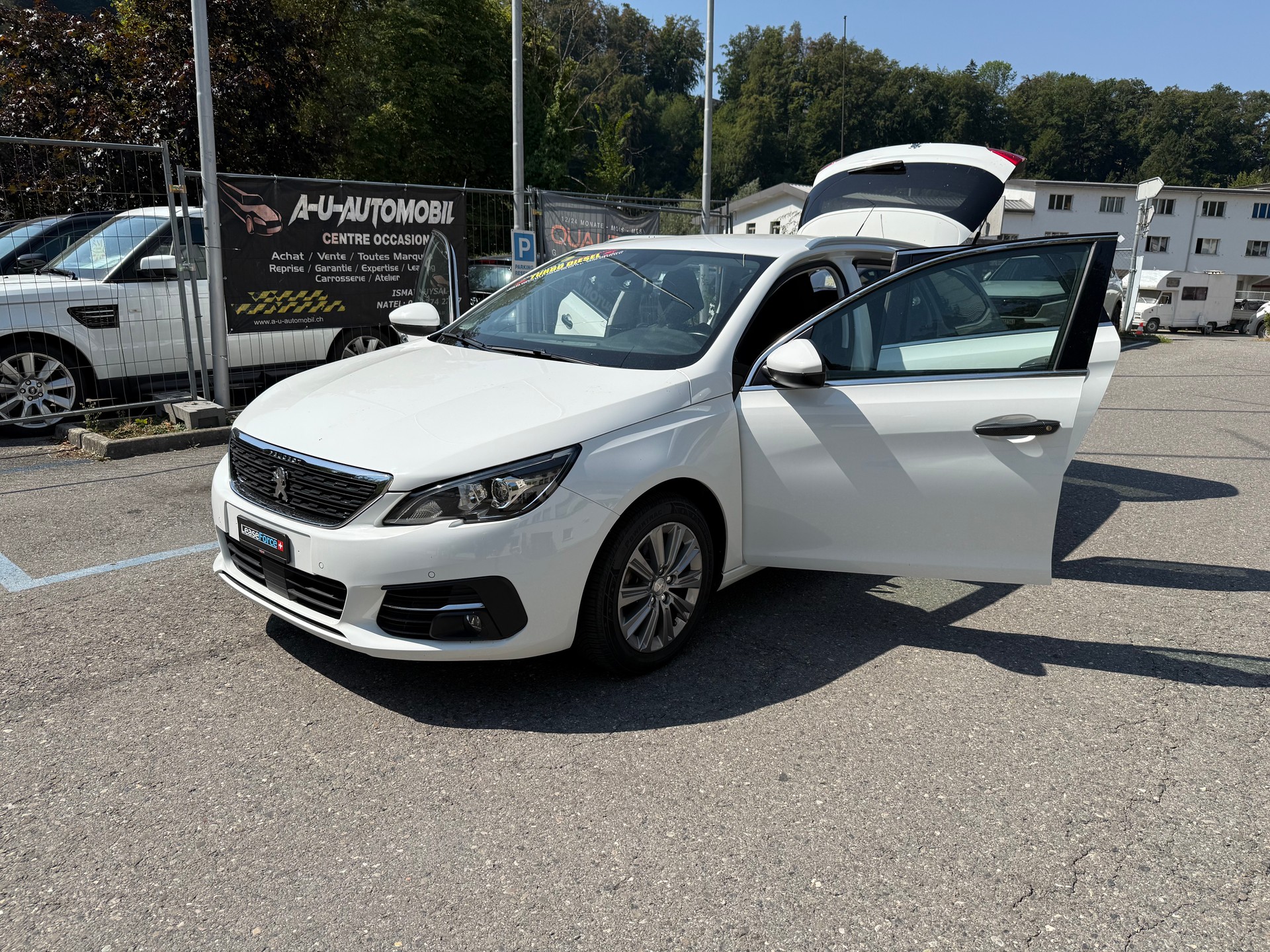 PEUGEOT 308 SW 1.5 BlueHDI Active Pack EAT8-image-16