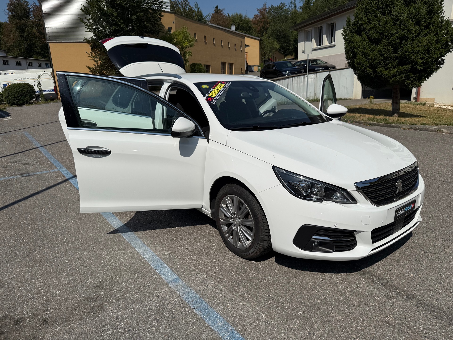 PEUGEOT 308 SW 1.5 BlueHDI Active Pack EAT8-image-22