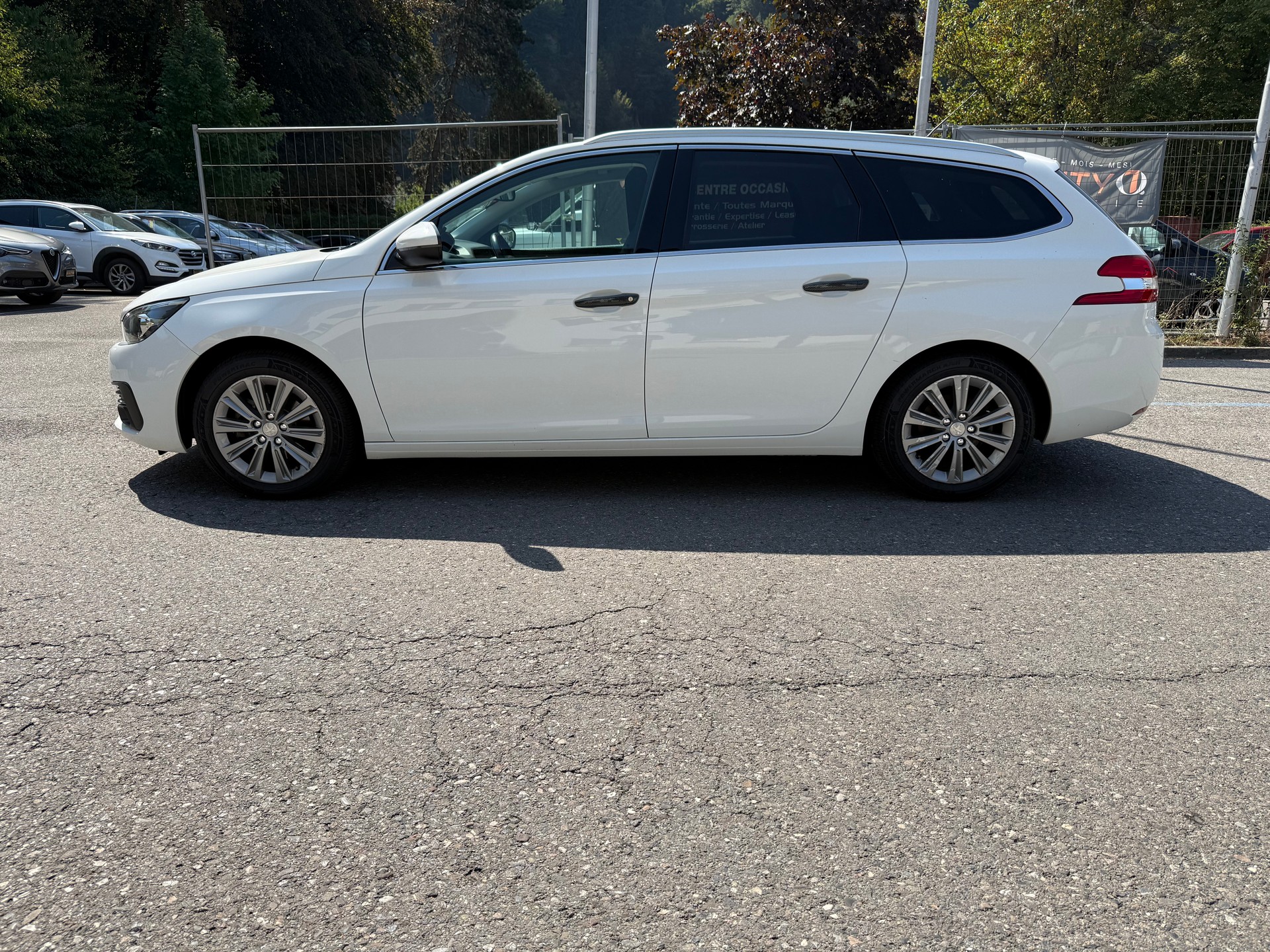 PEUGEOT 308 SW 1.5 BlueHDI Active Pack EAT8-image-2